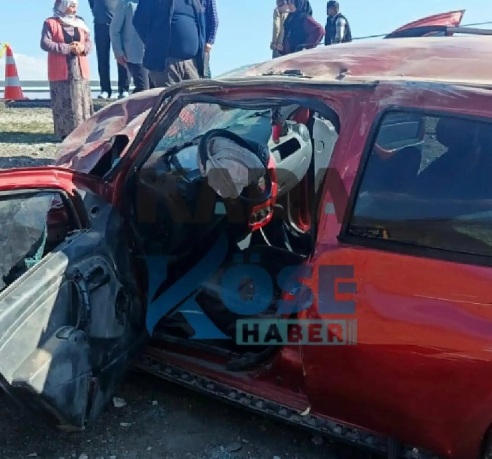 Doğubayazıt–Iğdır yolunda minibüs ile otomobil çarpıştı: Can kaybı var!