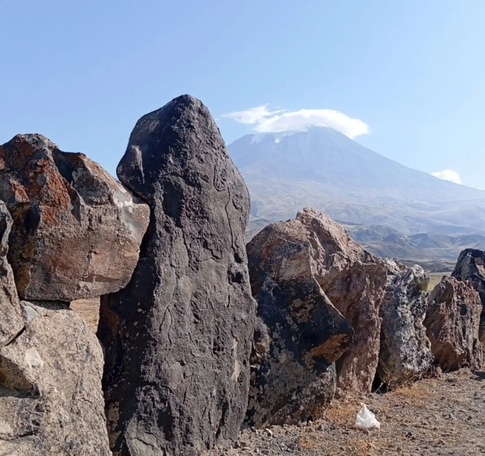 Zirvede ilgi çeken manzara: Ağrı Dağı 'şapka' taktı