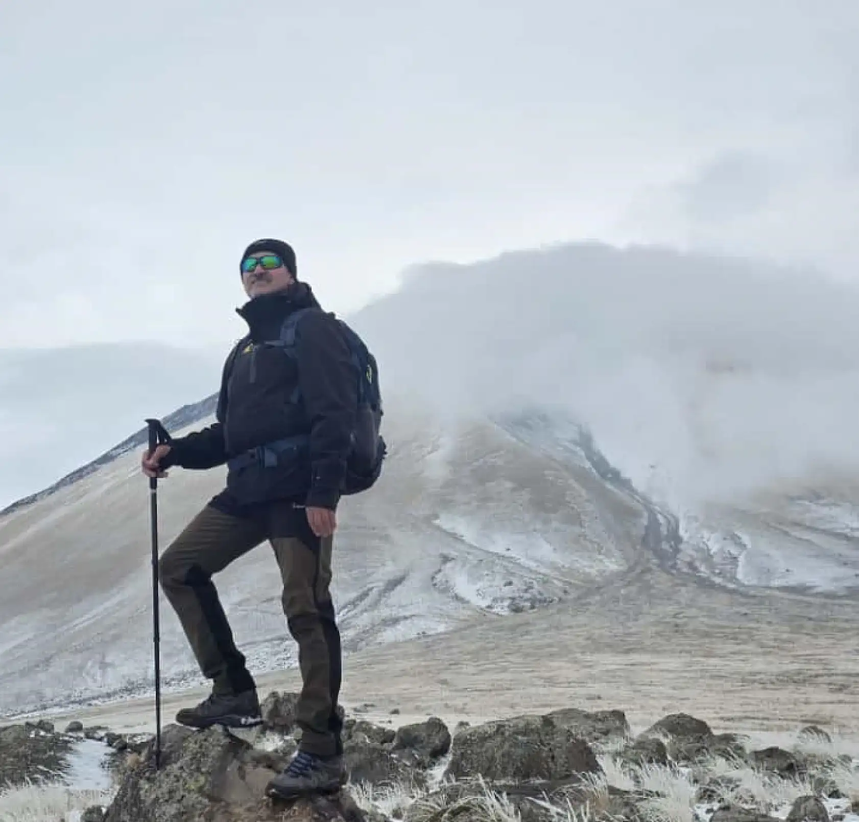 Doğubayazıt'ın doğa tutkunları kar kış dinlemeden yürüyüşlerini tamamladı