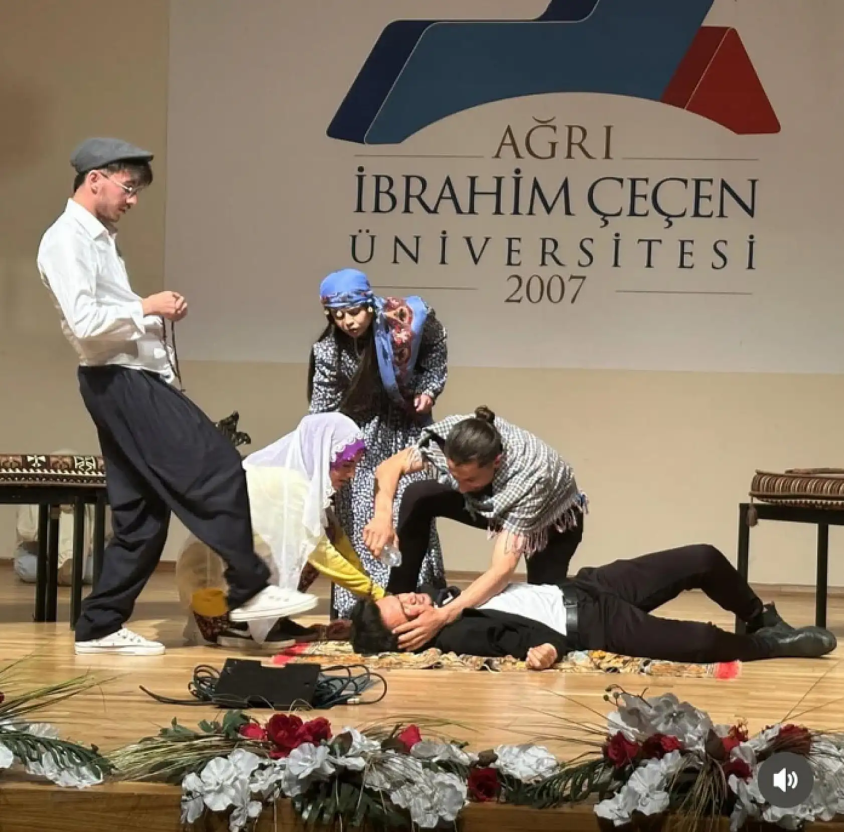 Ağrı'da bahar şenliklerinde sanatın sesi yükseldi