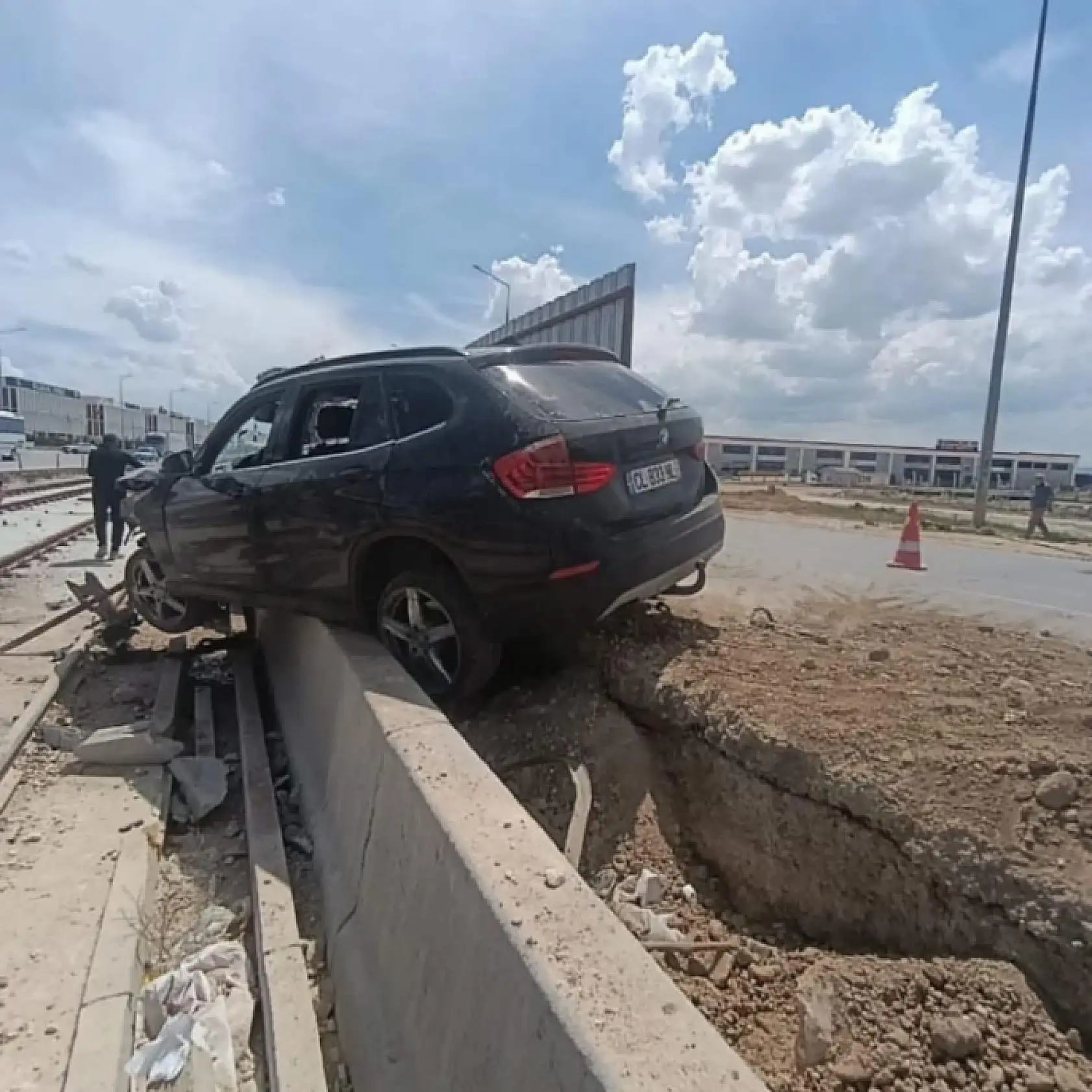 Ağrı'dan cenaze için yola çıkan aile Konya'da kaza geçirdi