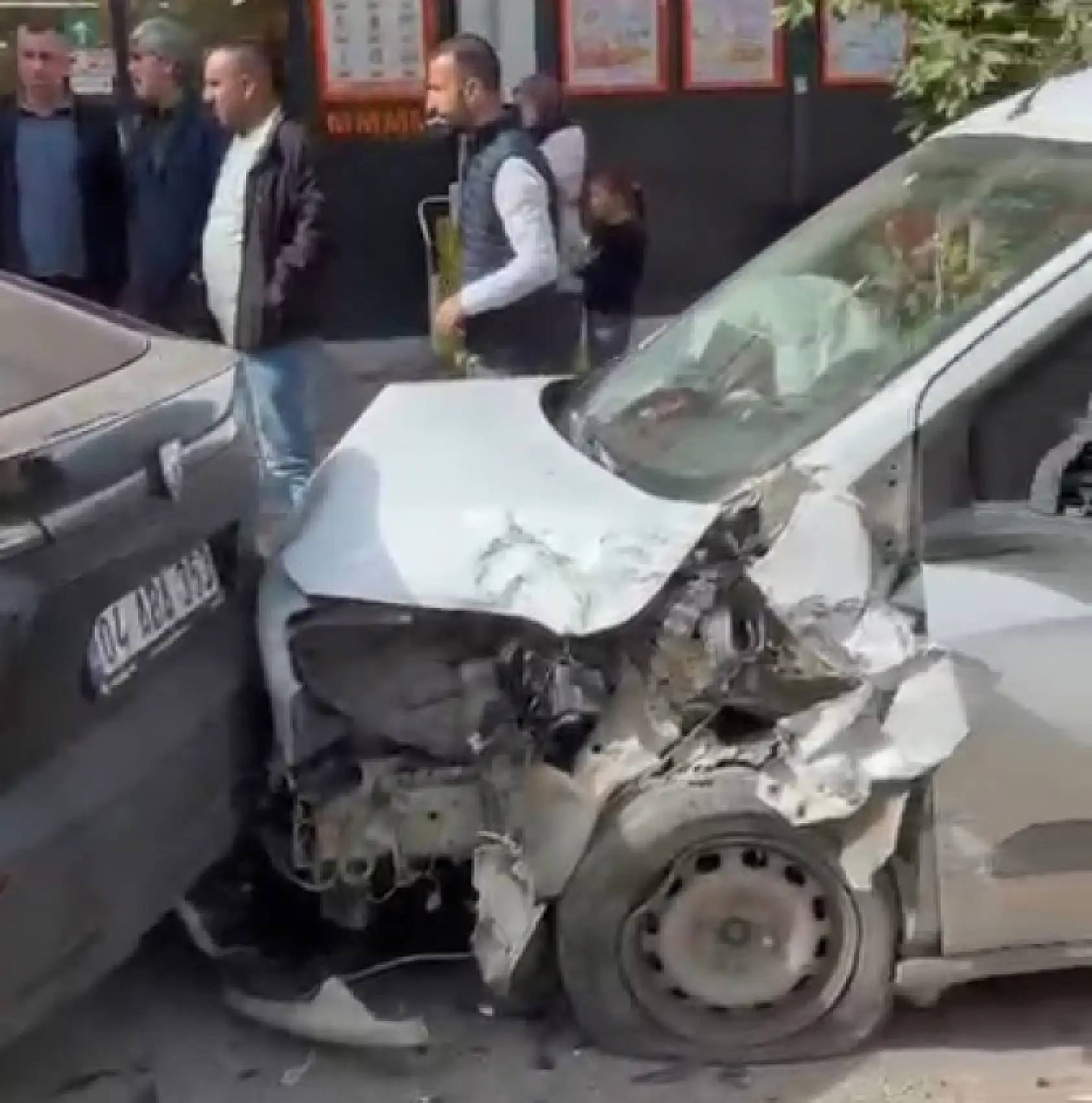 Doğubayazıt'ta Şehitlik Caddesi'nde korkutan kaza