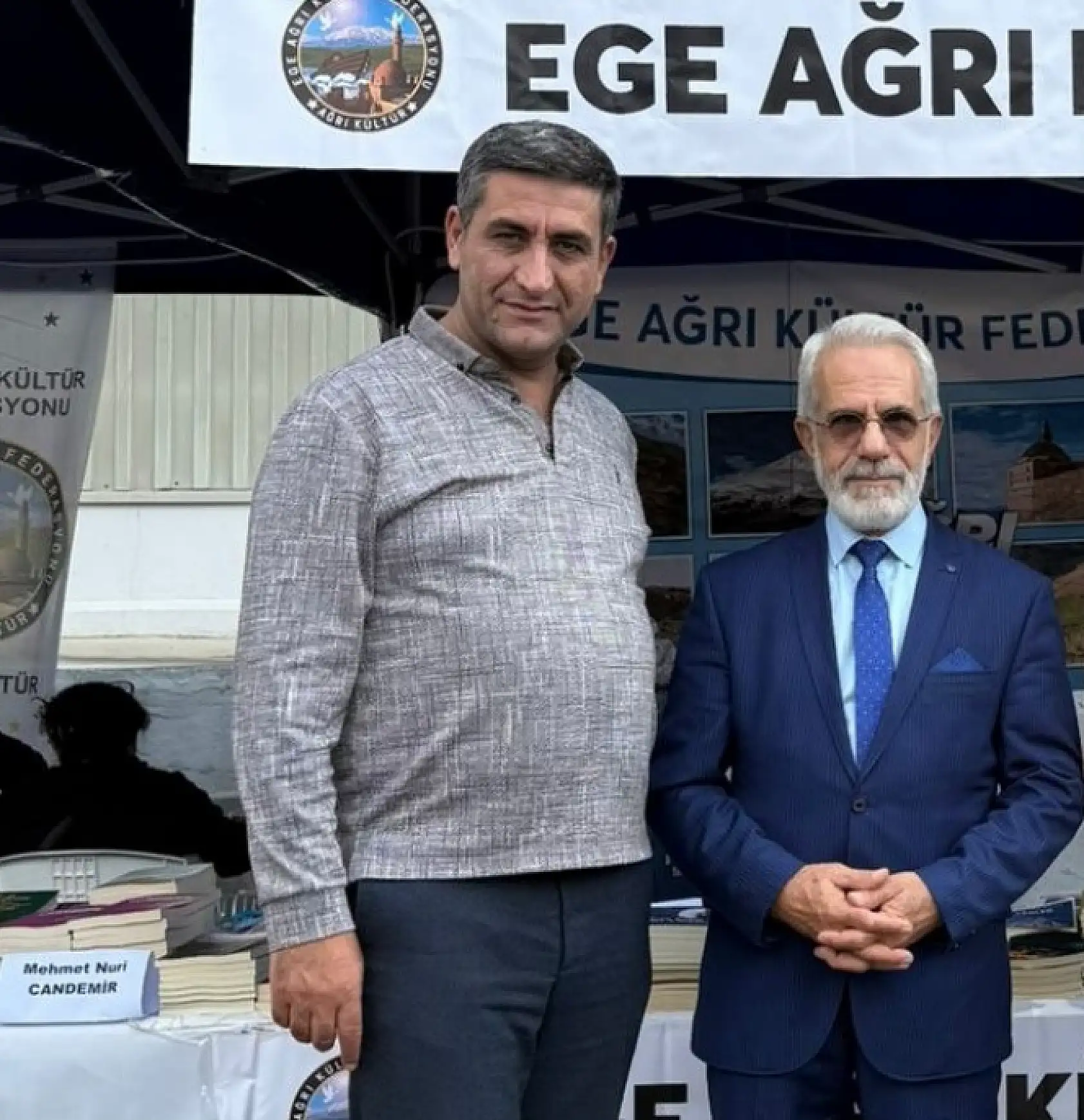 Dengbej Şakiro'nun kardeşi Halit Deniz, Ağrılı yazarlarla İzmir'de buluştu