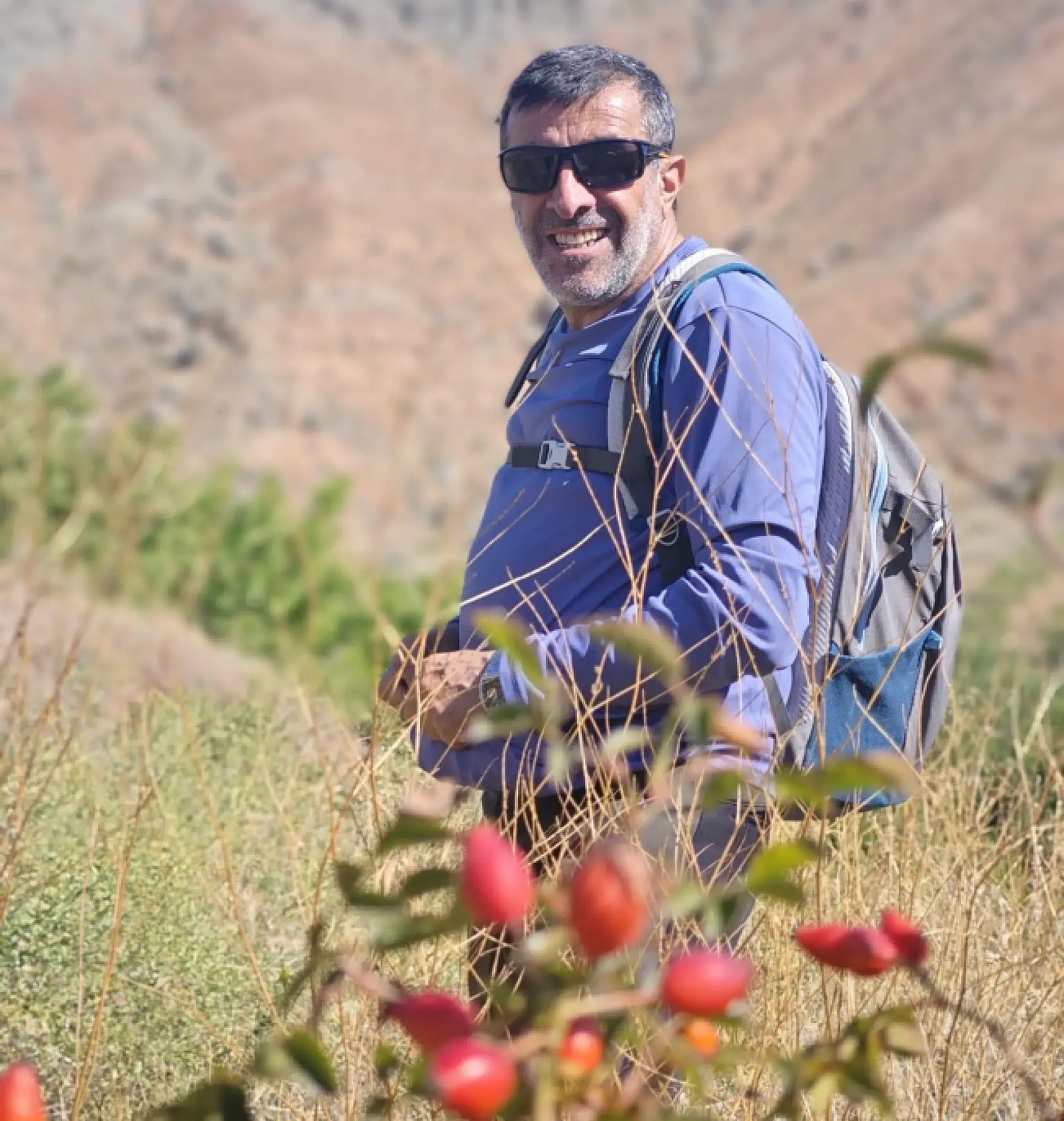 Bazid dağcıları sonbaharın izinde: Kars'ta kuşburnulu doğa keşfi