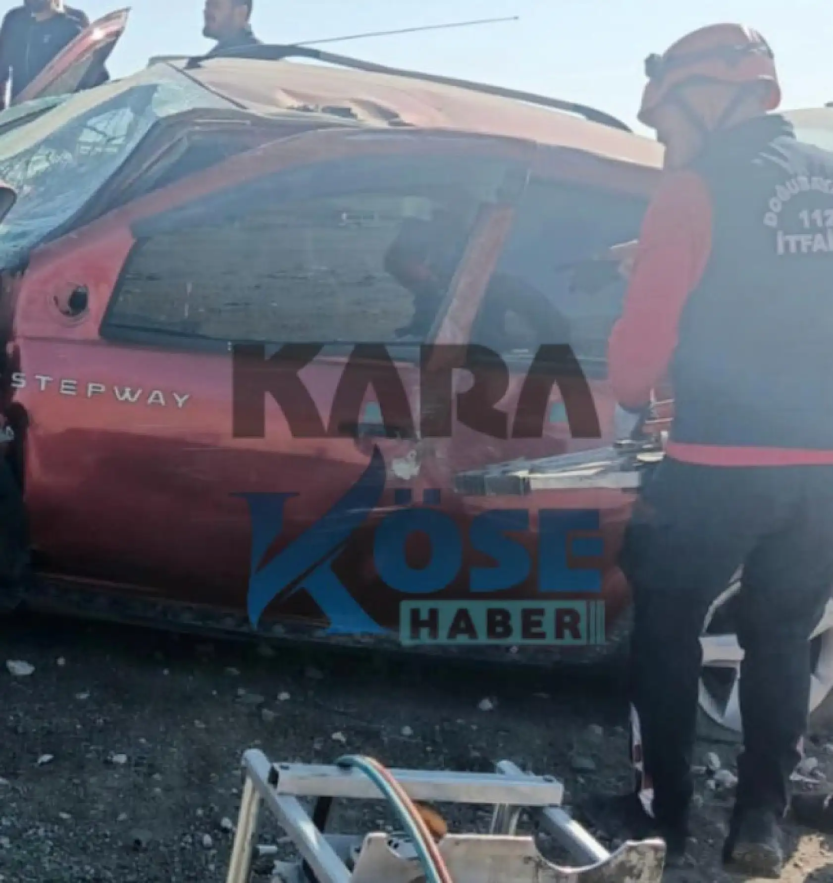 Doğubayazıt–Iğdır yolunda minibüs ile otomobil çarpıştı: Can kaybı var!