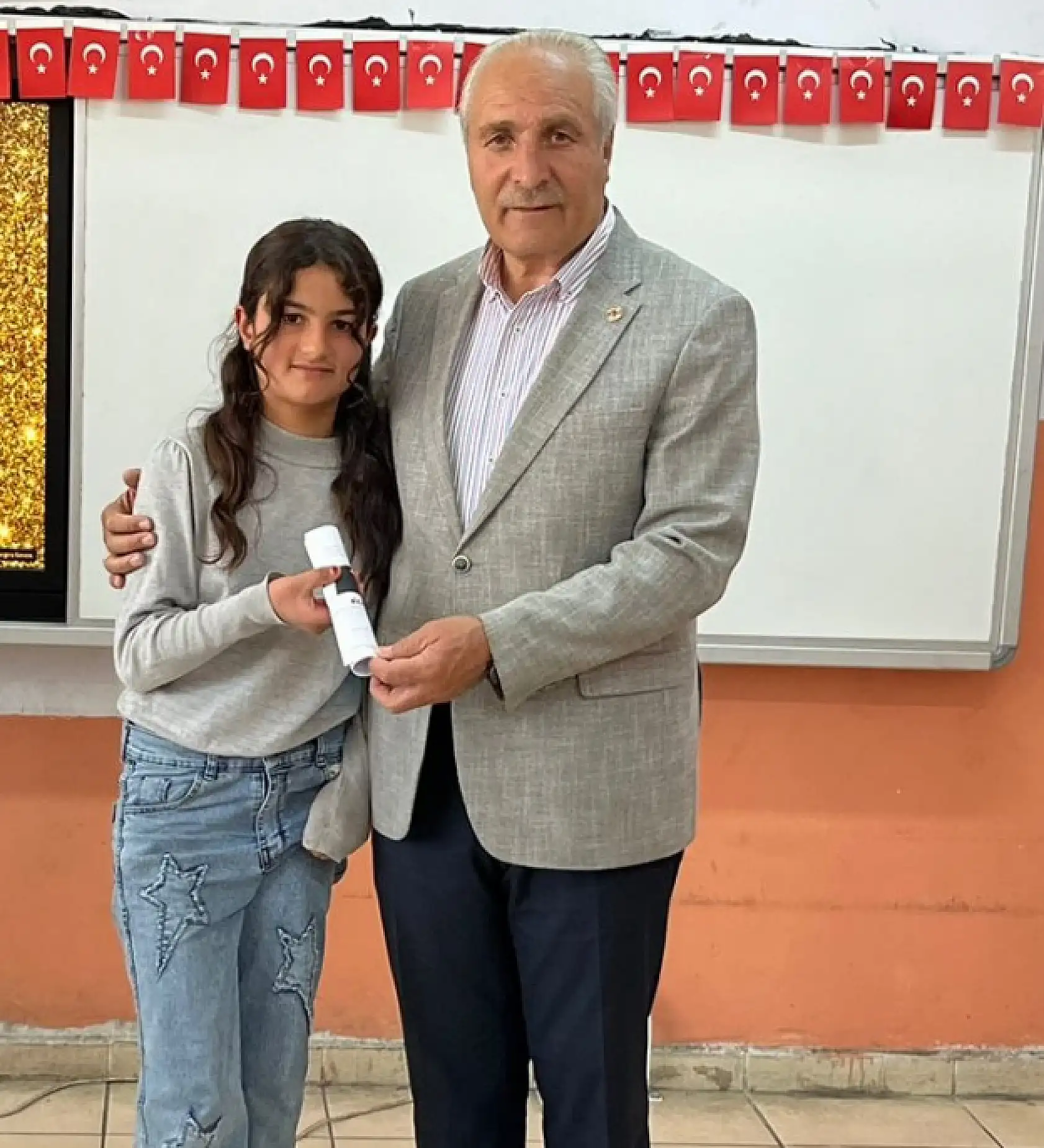 Eleşkirt Ergözü Köyü İlkokulu'nda karne sevinci yaşandı