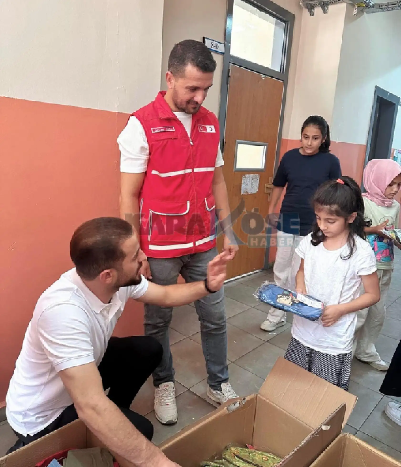 Ağrı'da iyilik buluşması miniklerin yüzünü güldürdü