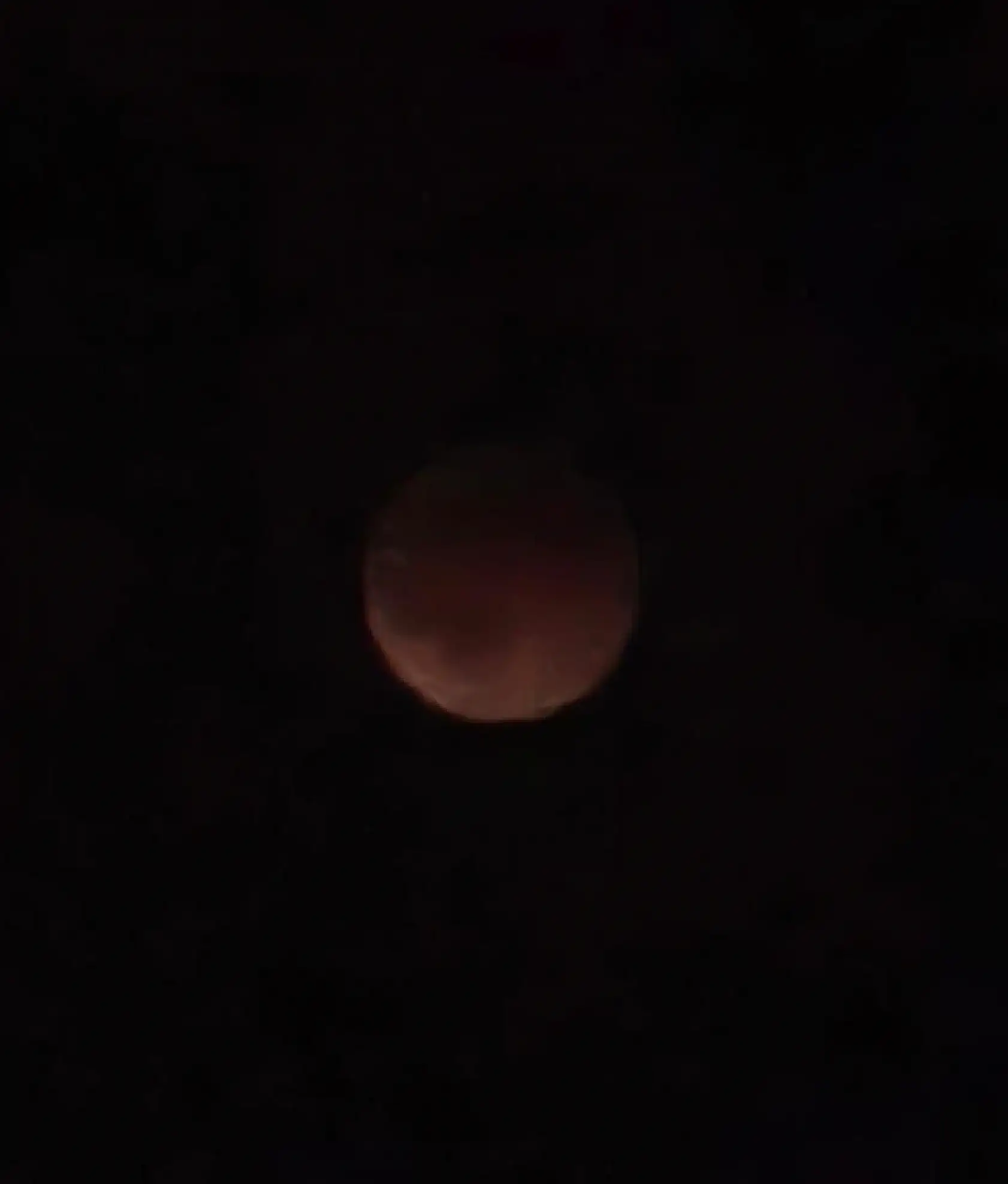 Ağrı'da 'Kanlı Ay' tutulması gökyüzünü renklendirdi