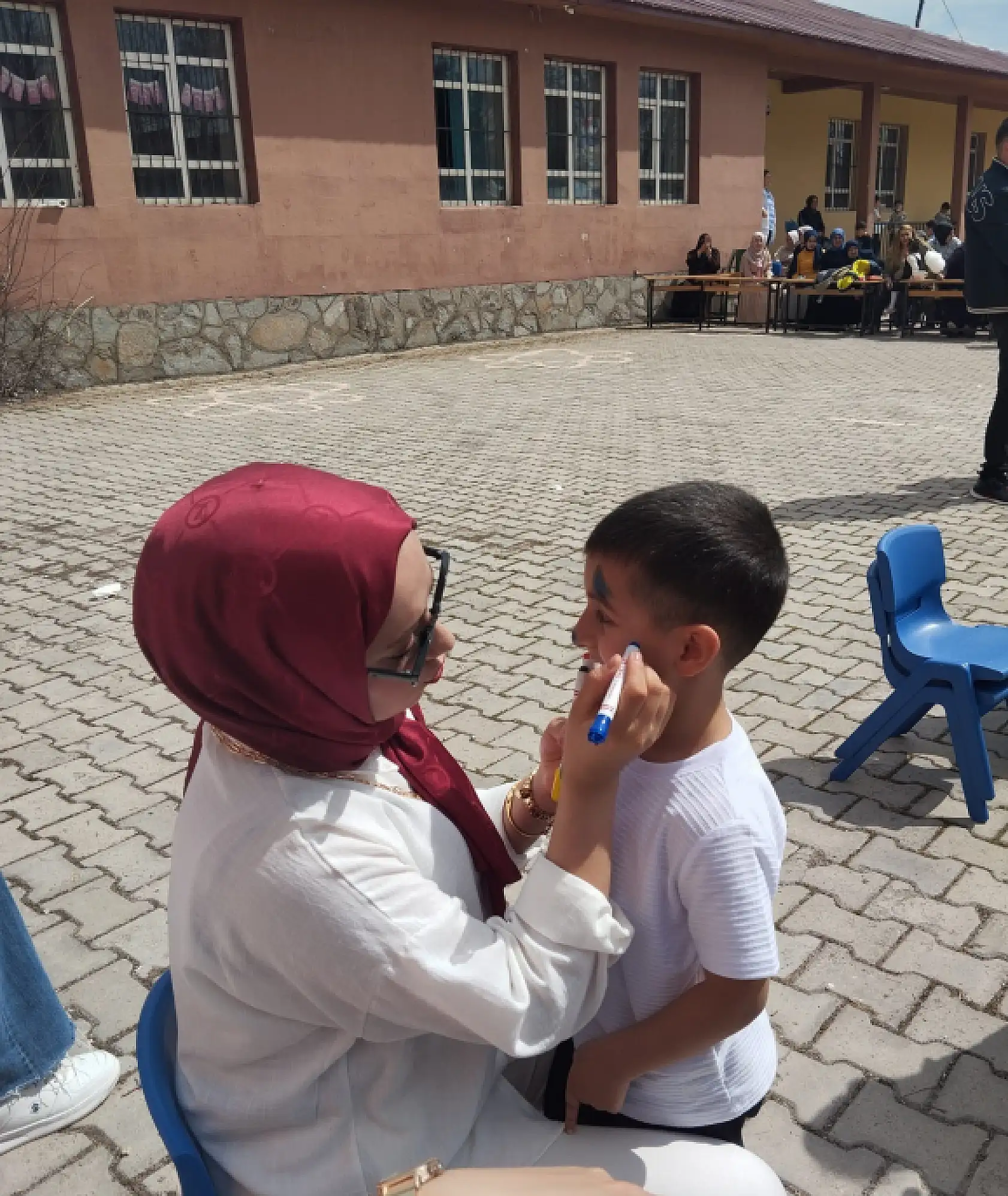 Ağrı'da Atatürk Anaokulu öğrencileri palyaço eşliğinde bayramlarını kutladı