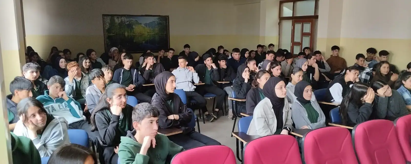 Yapay zeka söyleşileri Patnos'ta öğrencileri bilimle buluşturdu