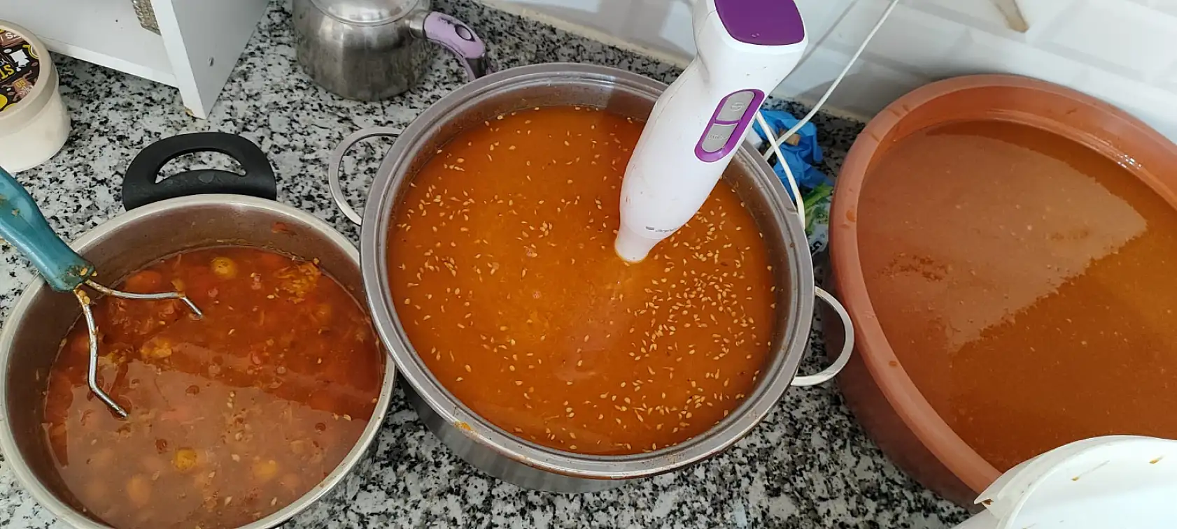 Erzincan'dan Ağrı'ya taşıdığı kuşburnu geleneğini ailesine sevdirdi