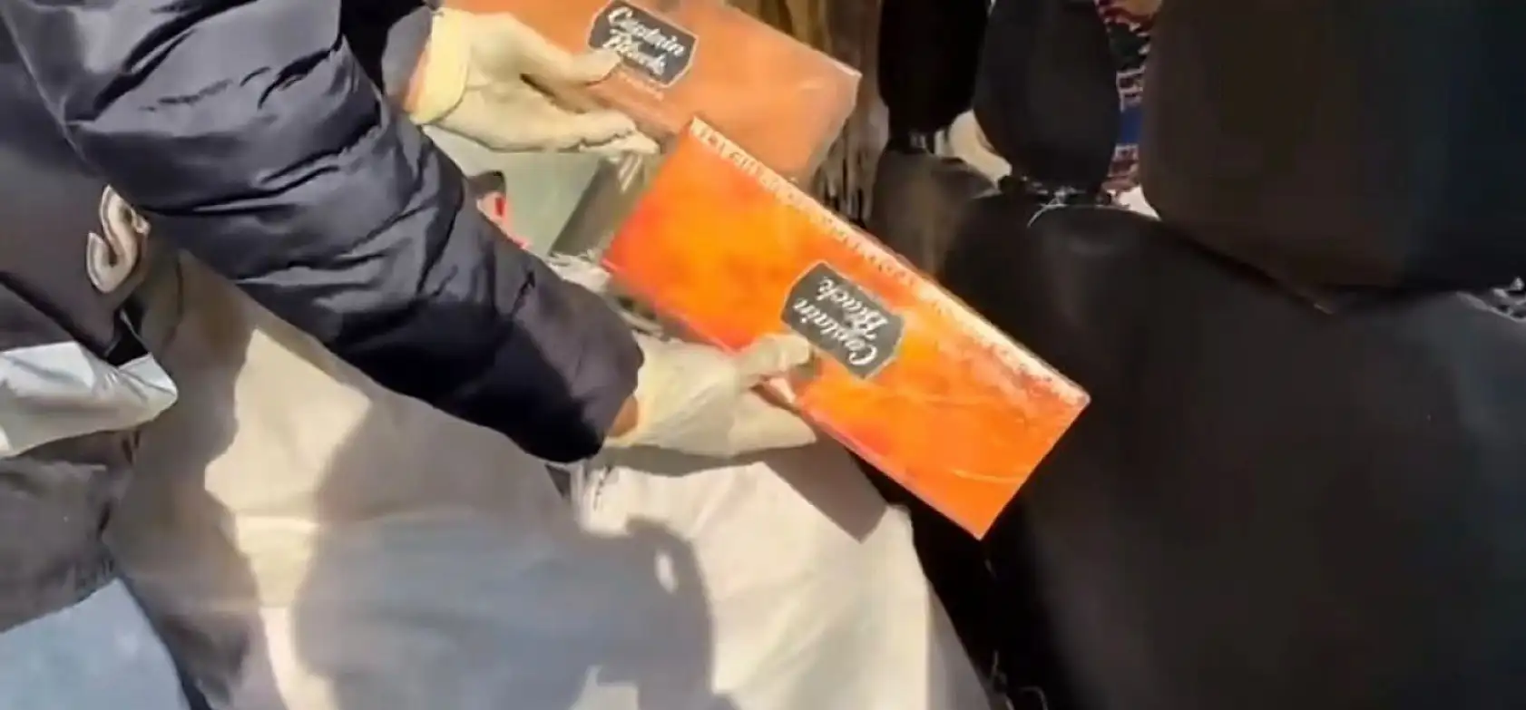 Ağrı'da kaçakçılık operasyonunda 1,5 milyon liralık ürün ele geçirildi