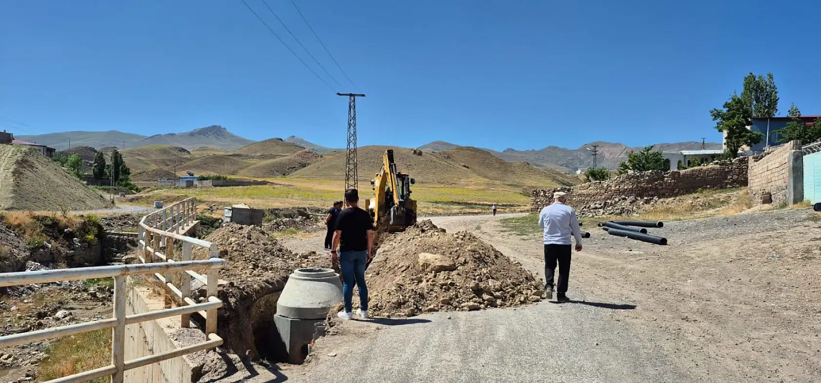 Doğubayazıt Belediyesi'nden altyapı atağı: 550 metrelik kanalizasyon çalışması başladı