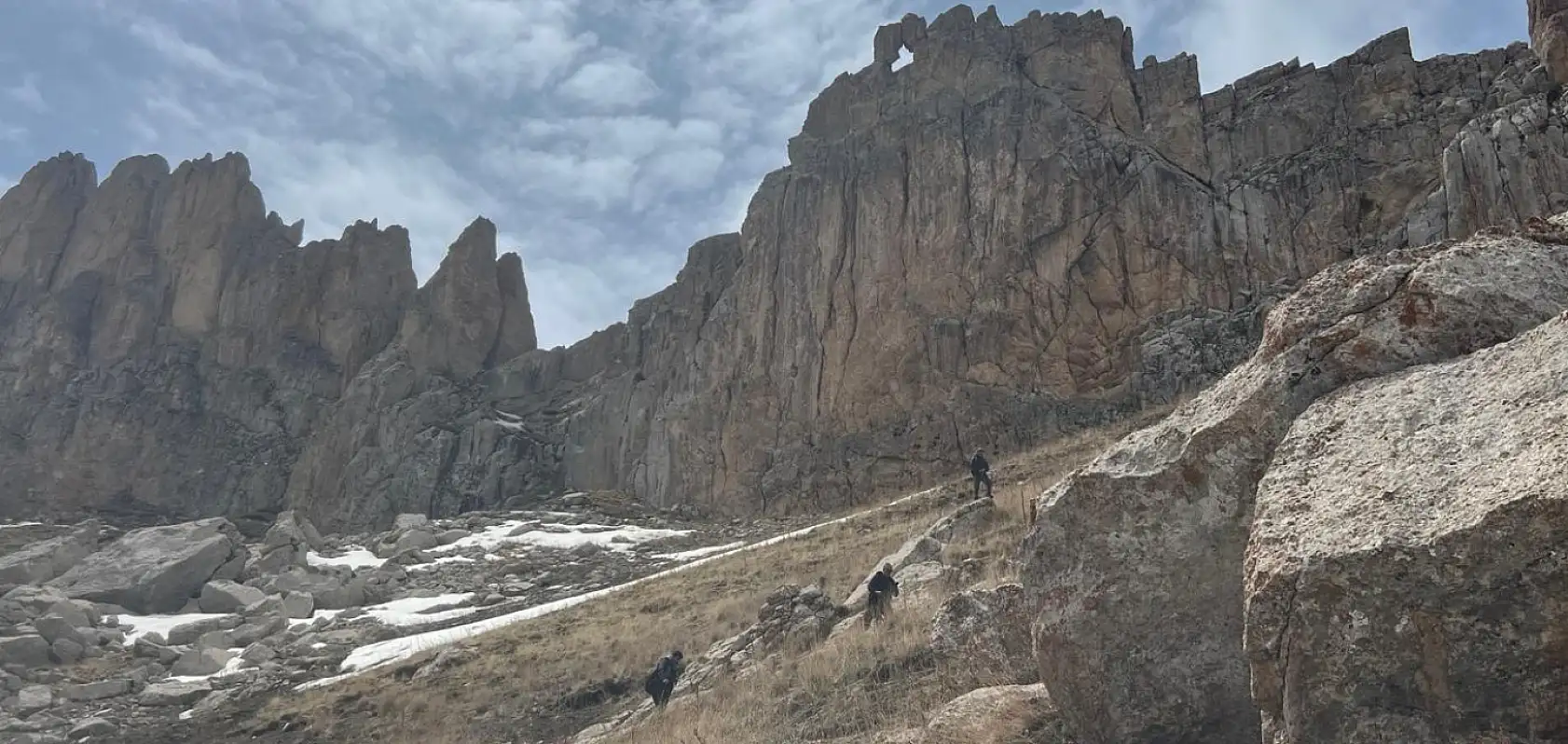 Bazid Dağcılık'tan İshak Paşa Sarayı'nın silueti eşliğinde doğa yürüyüşü