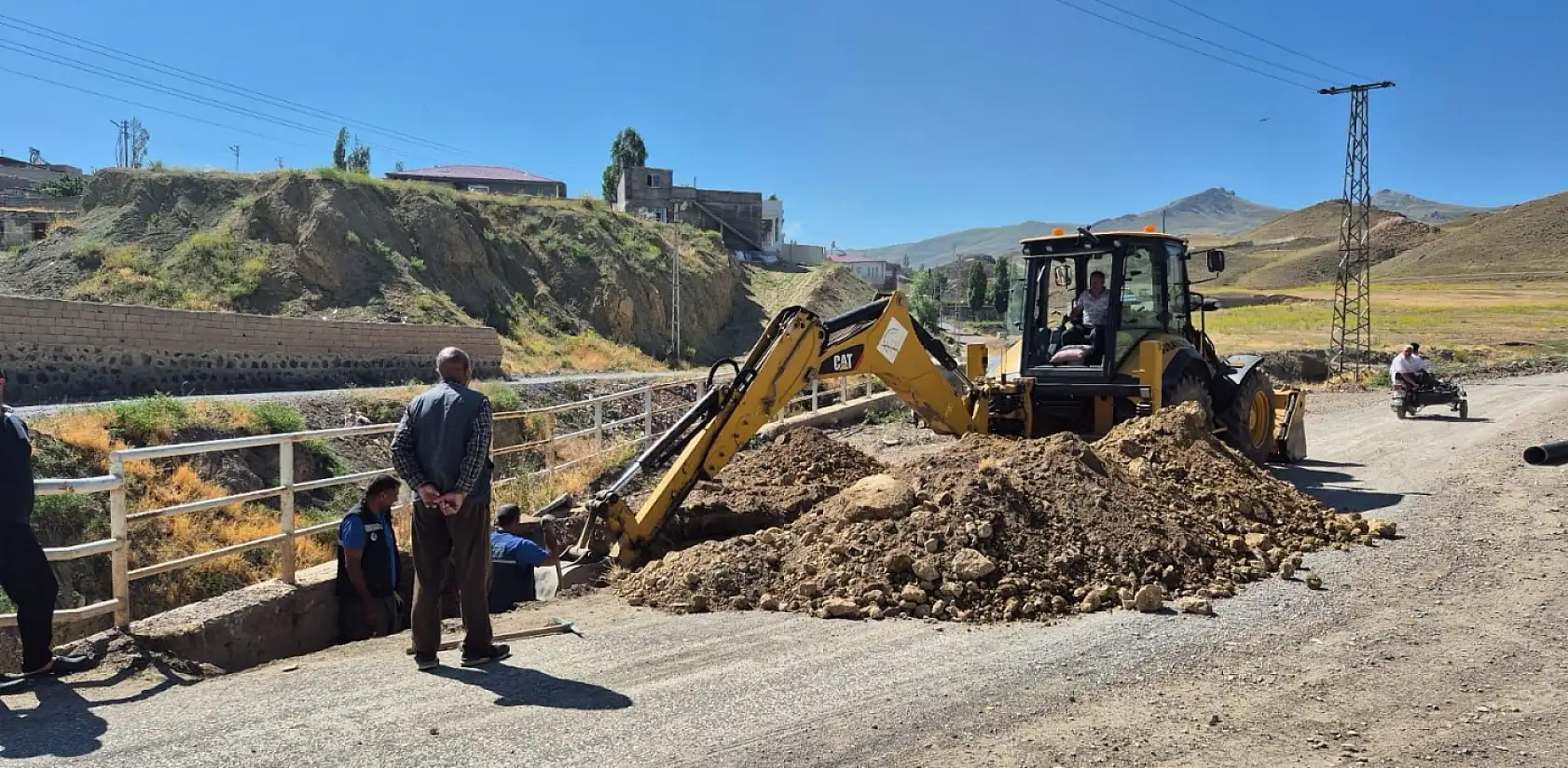 Doğubayazıt Belediyesi'nden altyapı atağı: 550 metrelik kanalizasyon çalışması başladı
