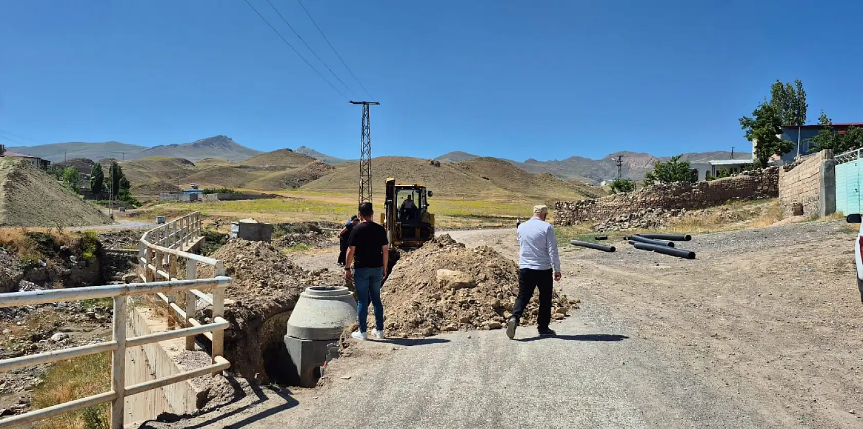 Doğubayazıt Belediyesi'nden altyapı atağı: 550 metrelik kanalizasyon çalışması başladı