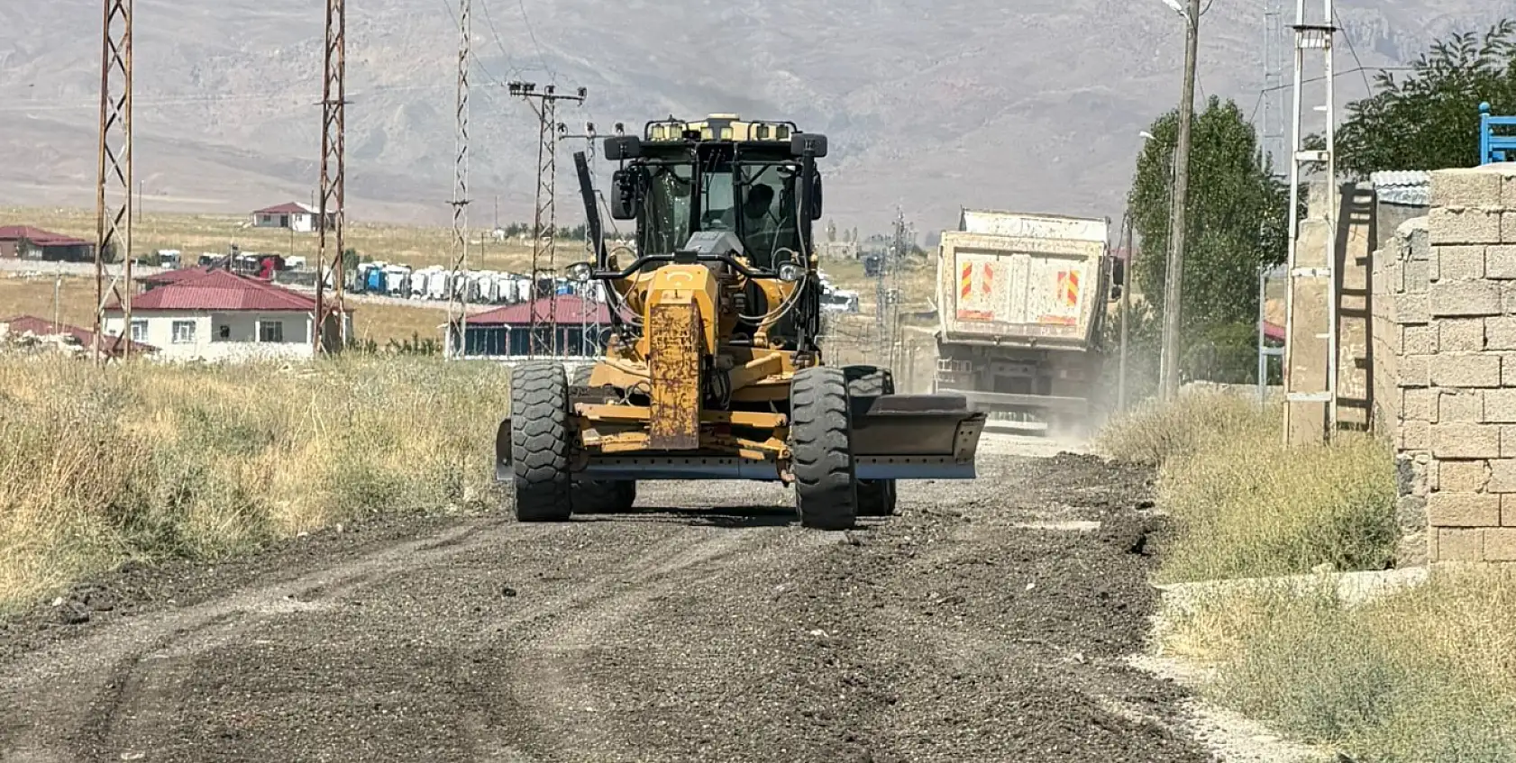 Gürbulak Köyü'nün sorunlarını muhtar devlet-millet iş birliği ile çözüyor