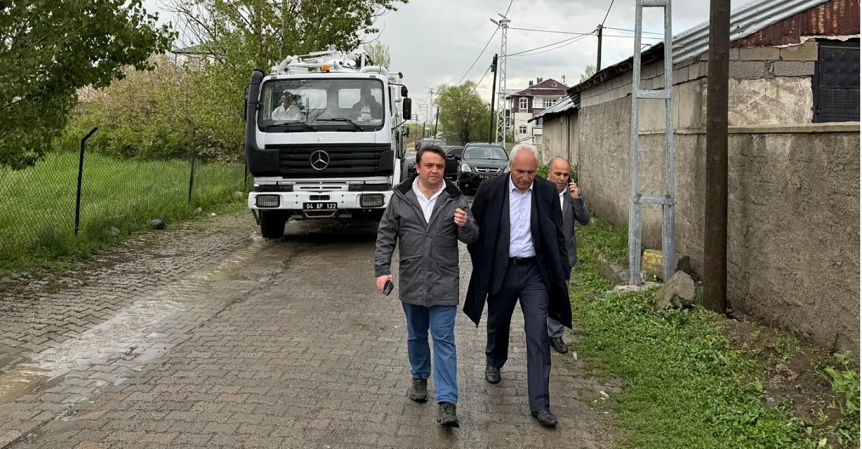 Eleşkirt'te sağanak su baskınlarına yol açtı
