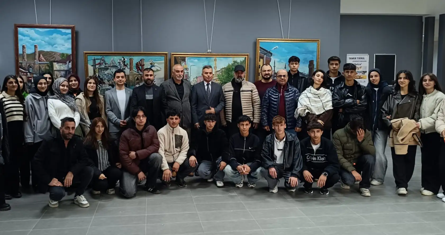 Retrospektif sergide Ağrı'nın geçmişine dair izler büyük ilgi gördü