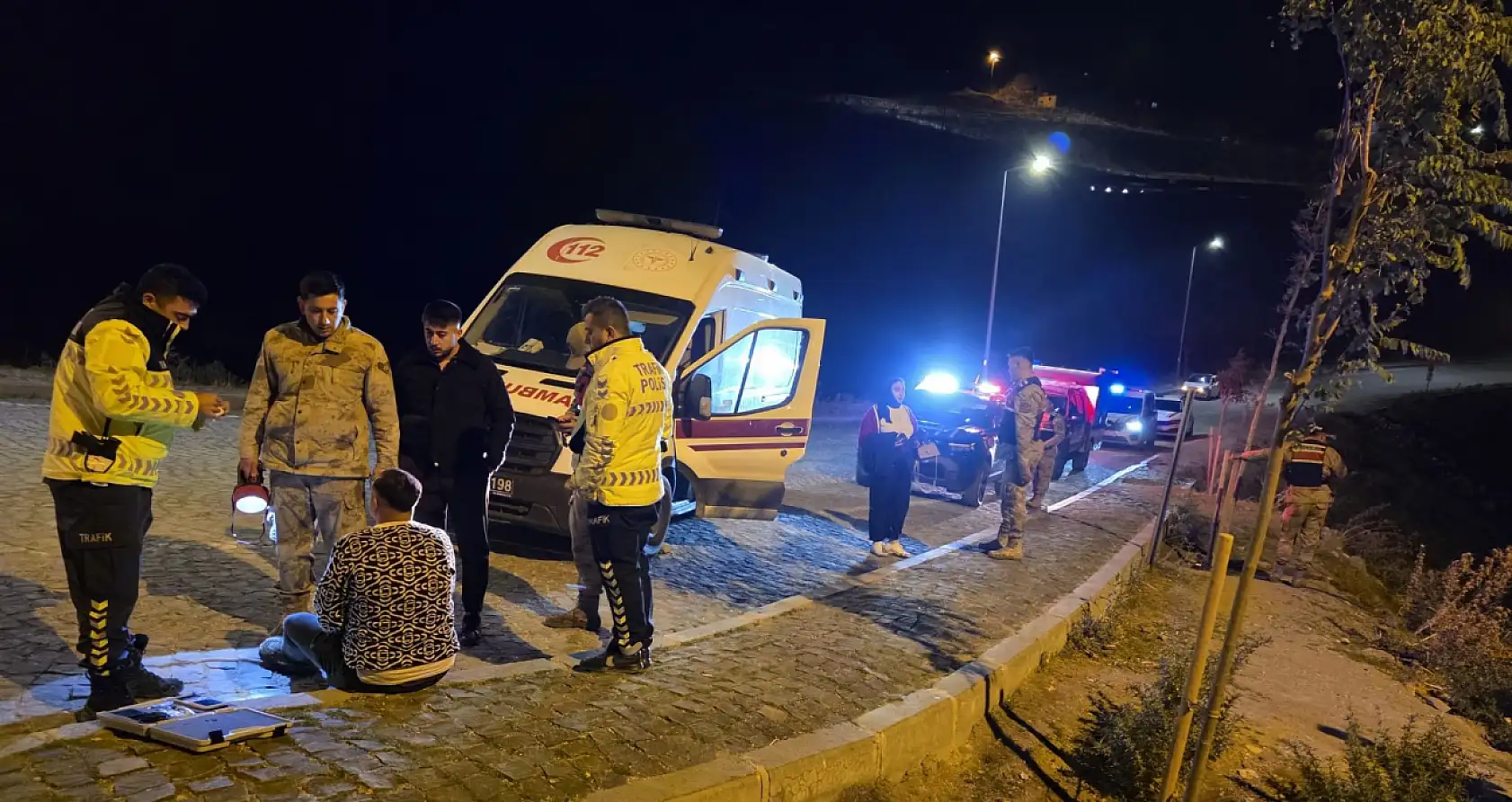 Saray yolunda araç uçuruma yuvarlandı!