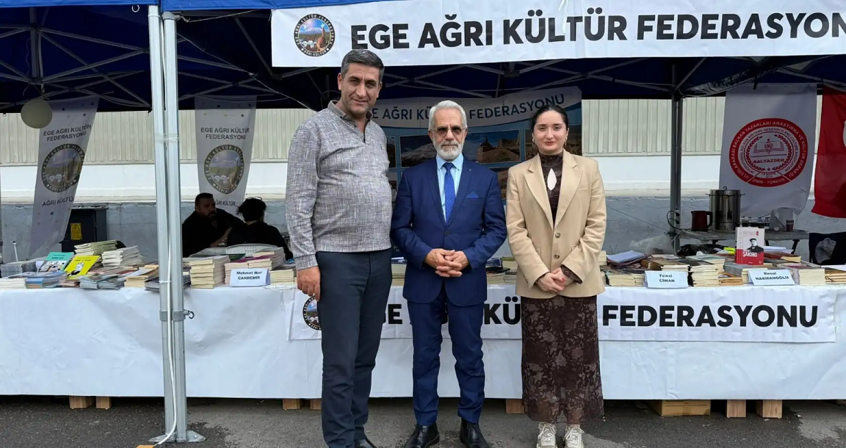 Dengbej Şakiro'nun kardeşi Halit Deniz, Ağrılı yazarlarla İzmir'de buluştu