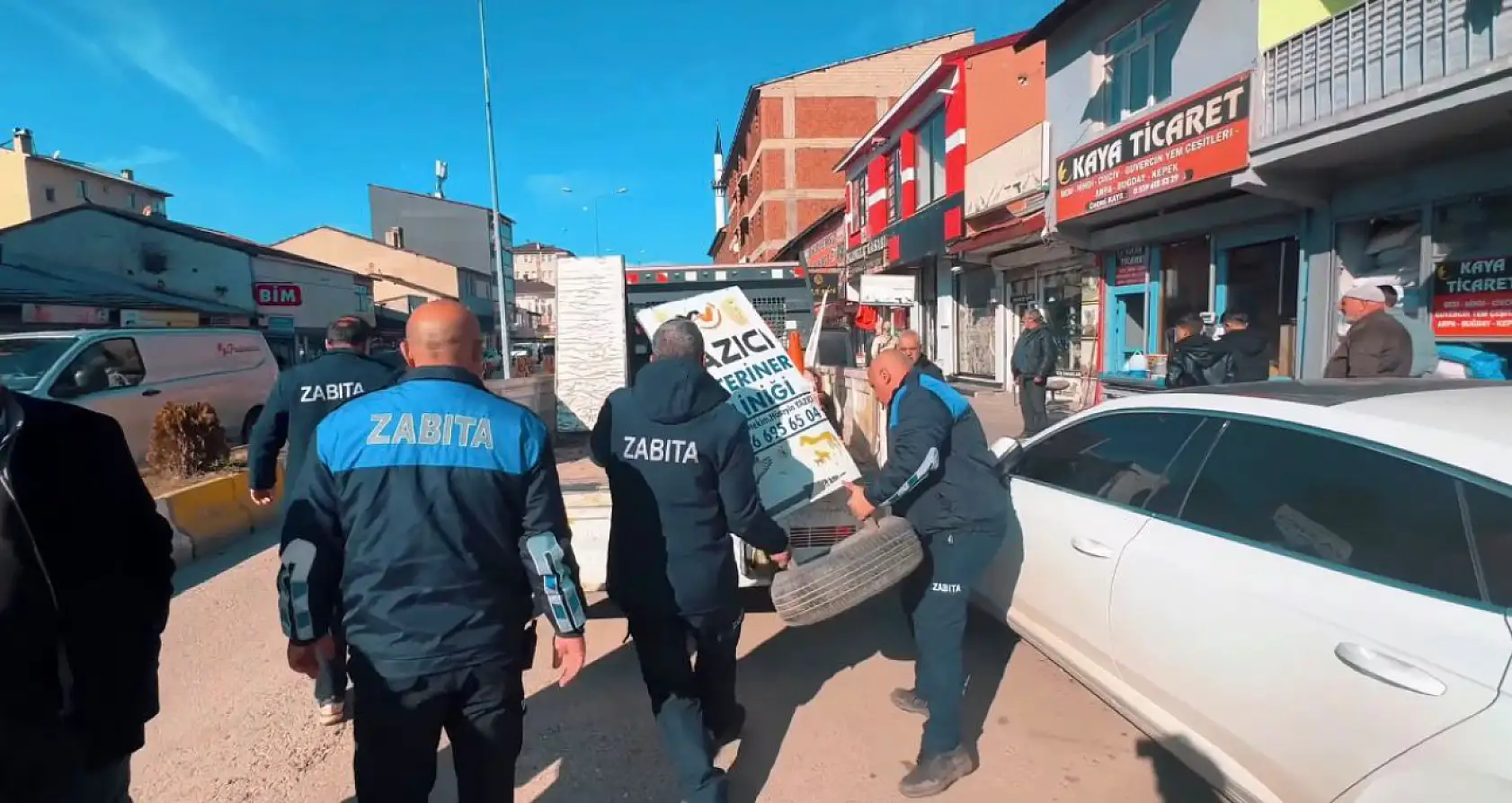 Ağrı'da trafik düzeni için polis sahada: Eski Van Caddesi'nde önemli düzenleme