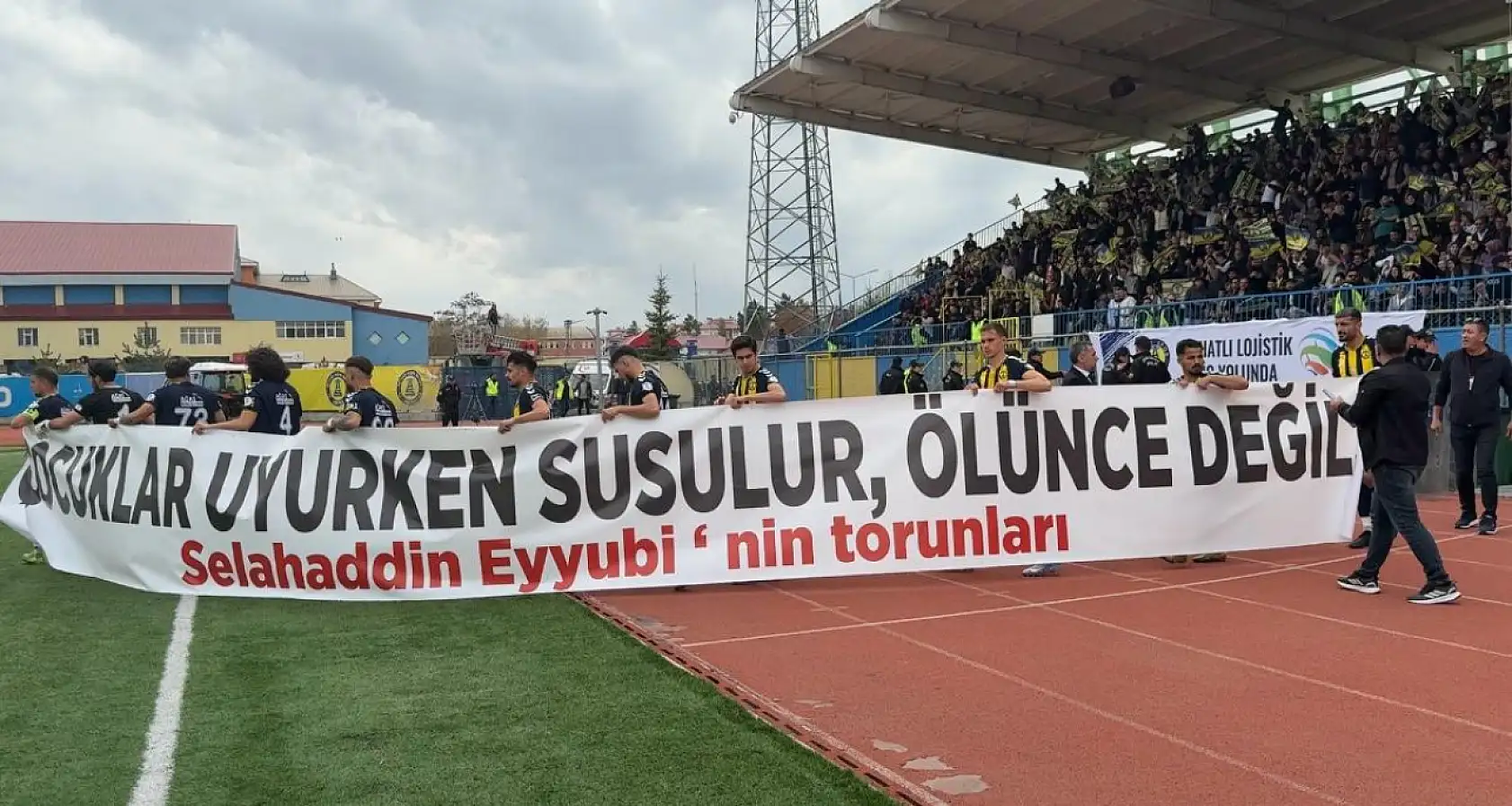 Ağrı 1970 Spor'a taraftar desteği: 'Gönlümüzün Şampiyonları Sizsiniz'