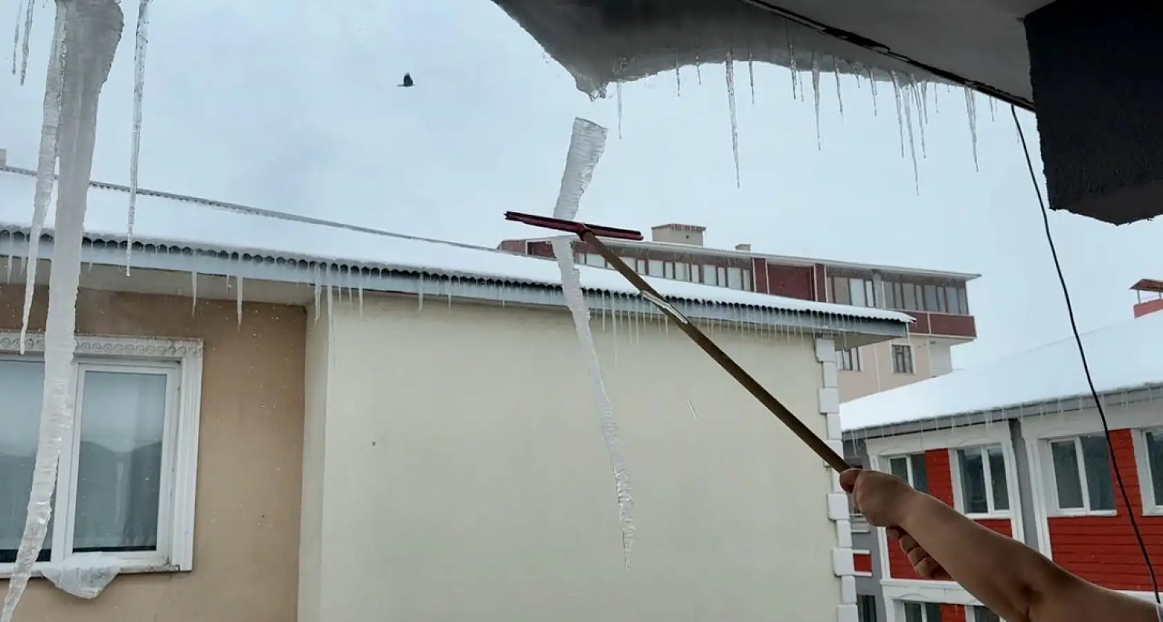 Ağrı'da buz mesaisi