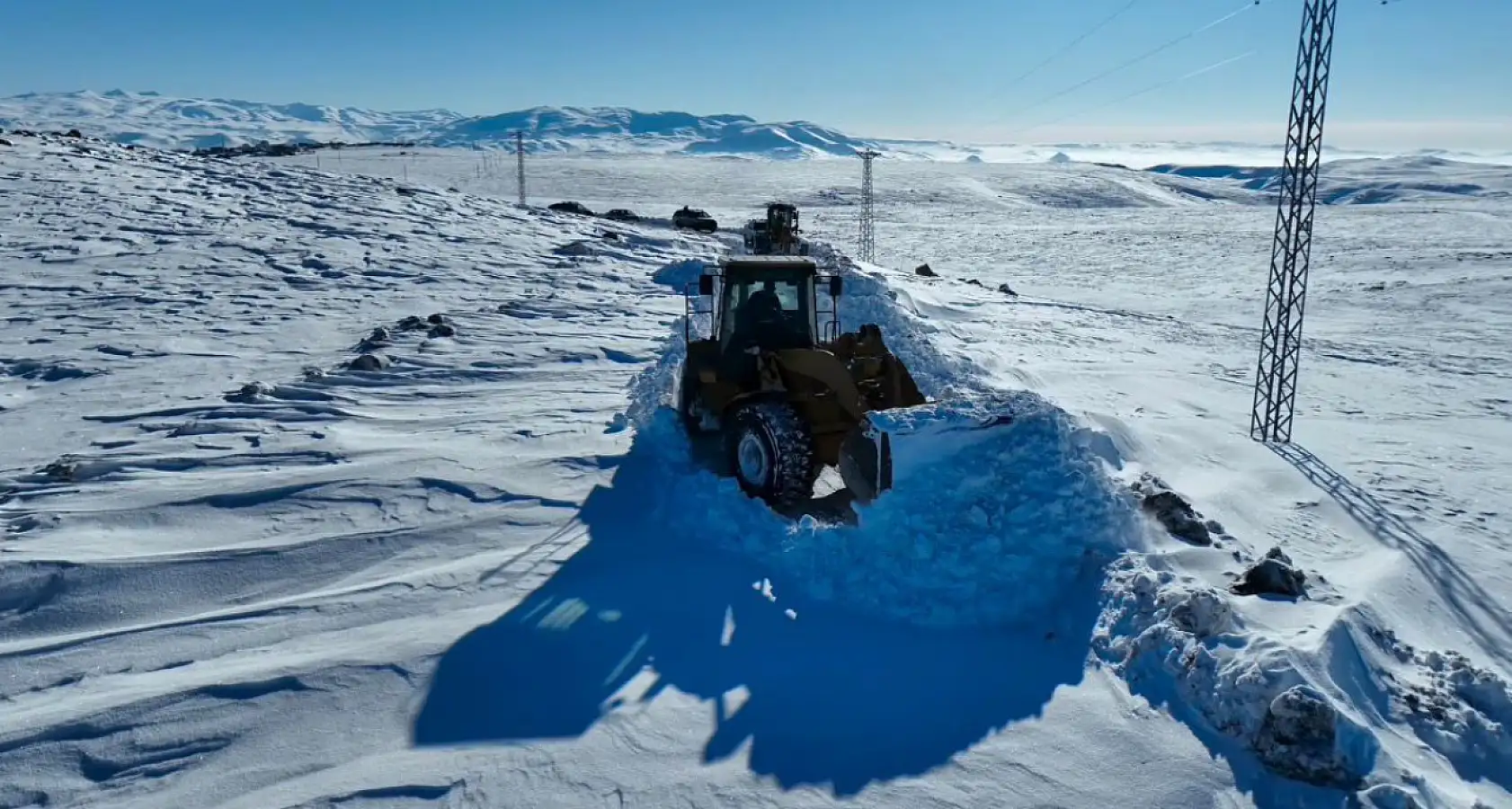 Kırsalda ulaşım için zamanla yarış devam ediyor