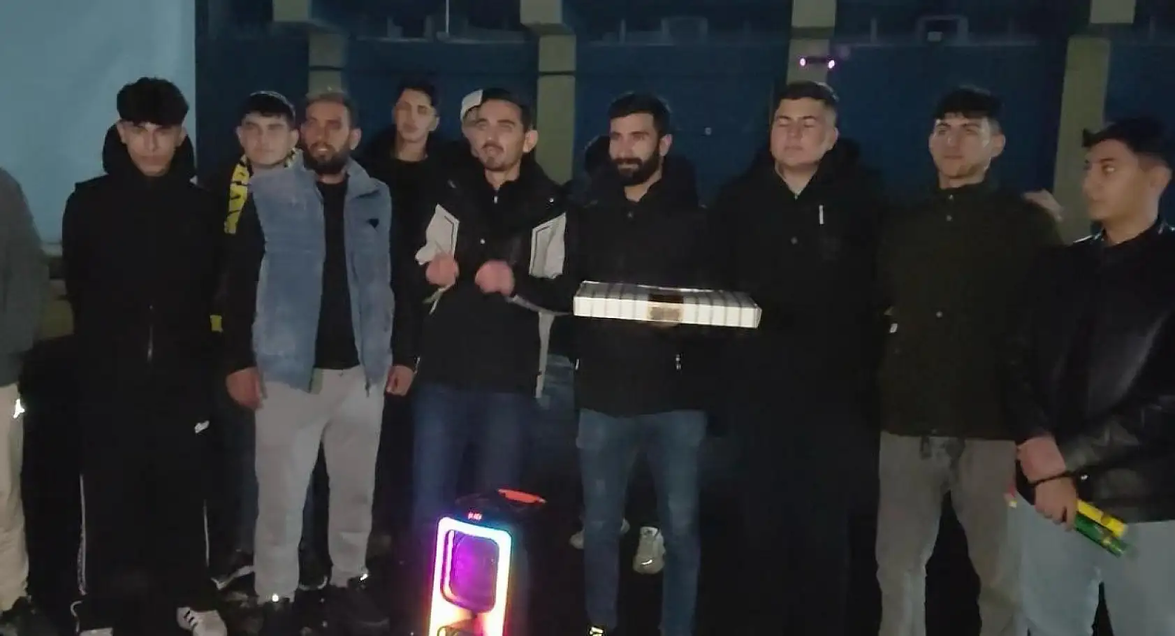 Zor günlerden geçen Ağrı Spor'a taraftarlar moral verdi