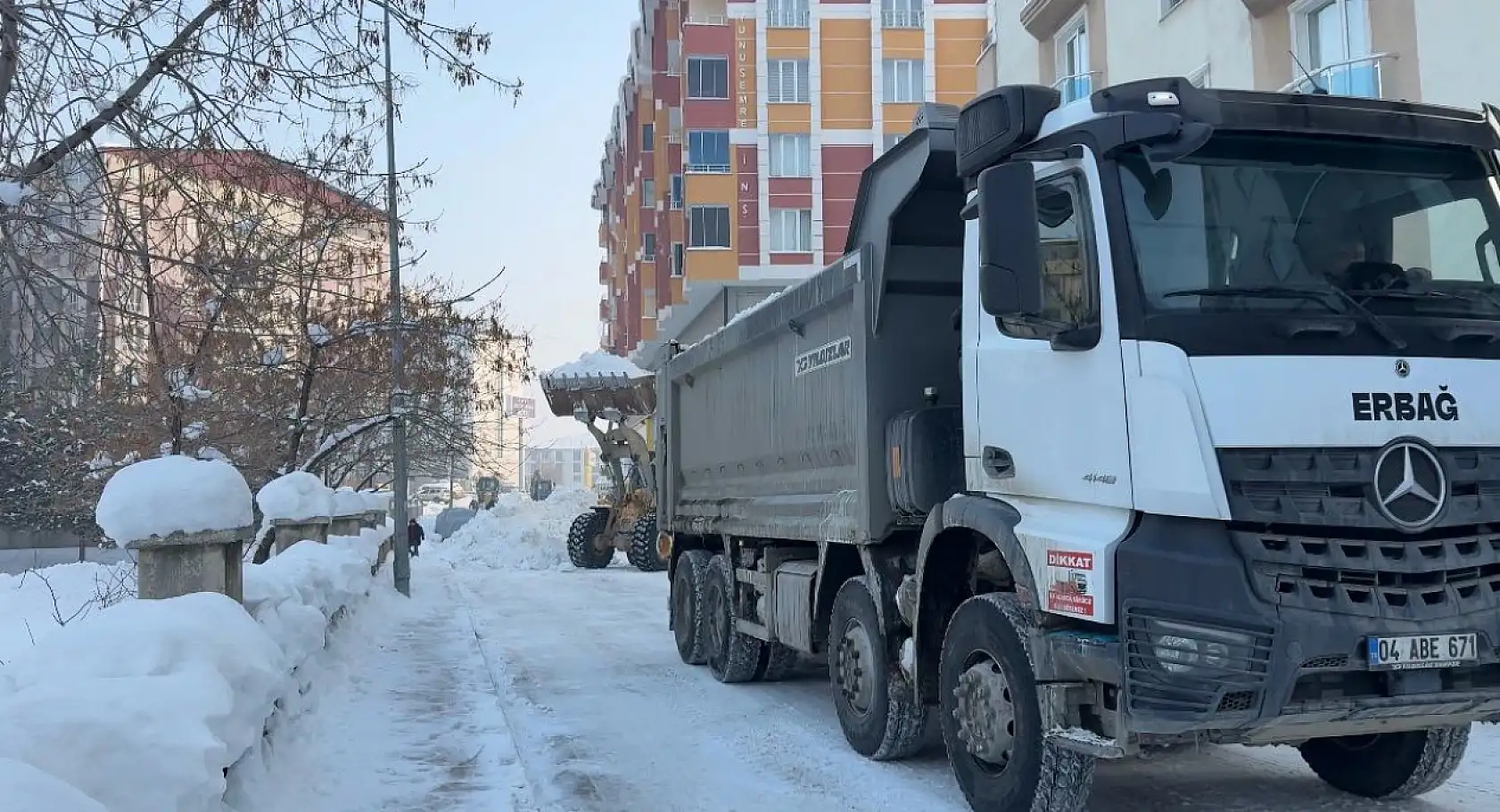 Ağrı'da sokak sokak kar mesaisi