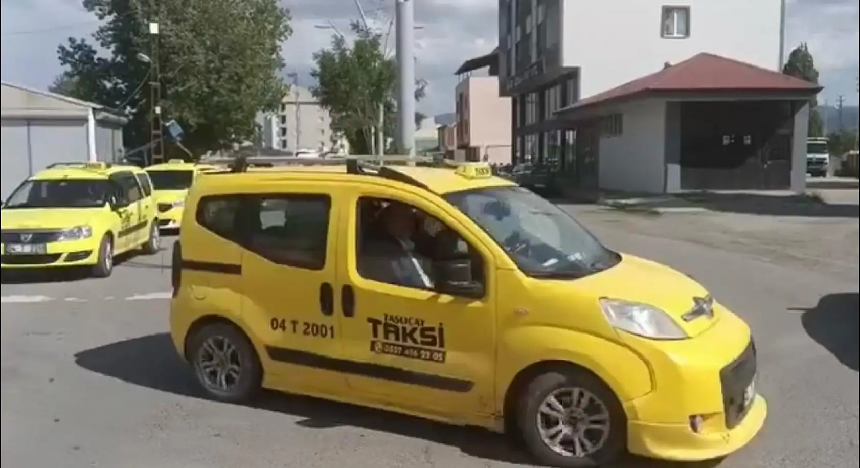 Taşlıçay'da taksi hizmeti resmen başladı: Kimler ücretsiz yararlanacak?