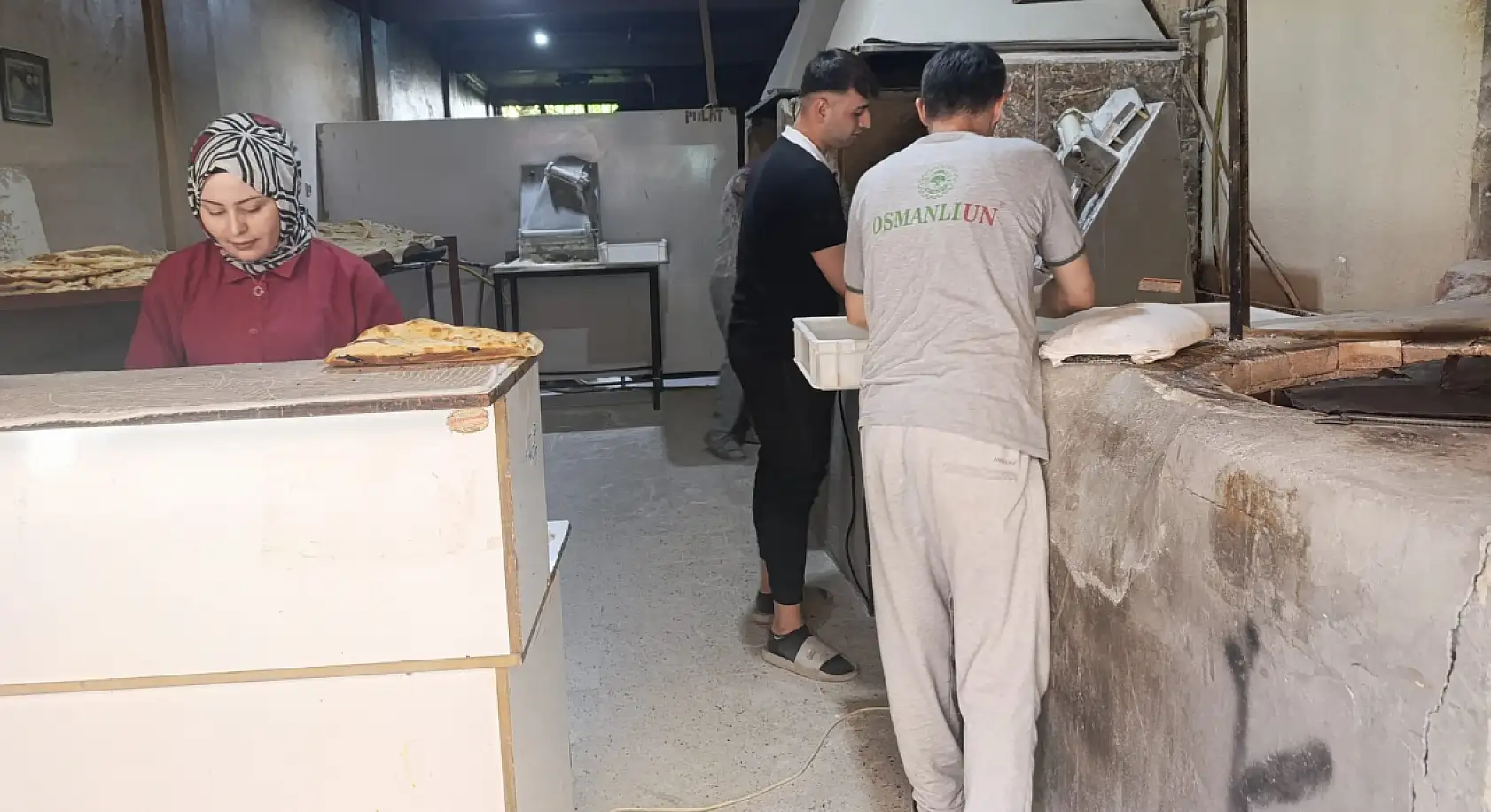 11 yıldır tandır başında, ekmeğini alın teriyle kazanıyor