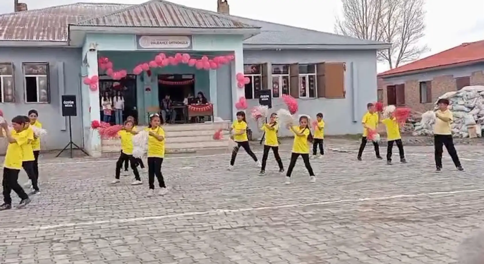Doğubayazıt Dalbahçe'de öğrenciler bayramı dolu dolu geçirdi