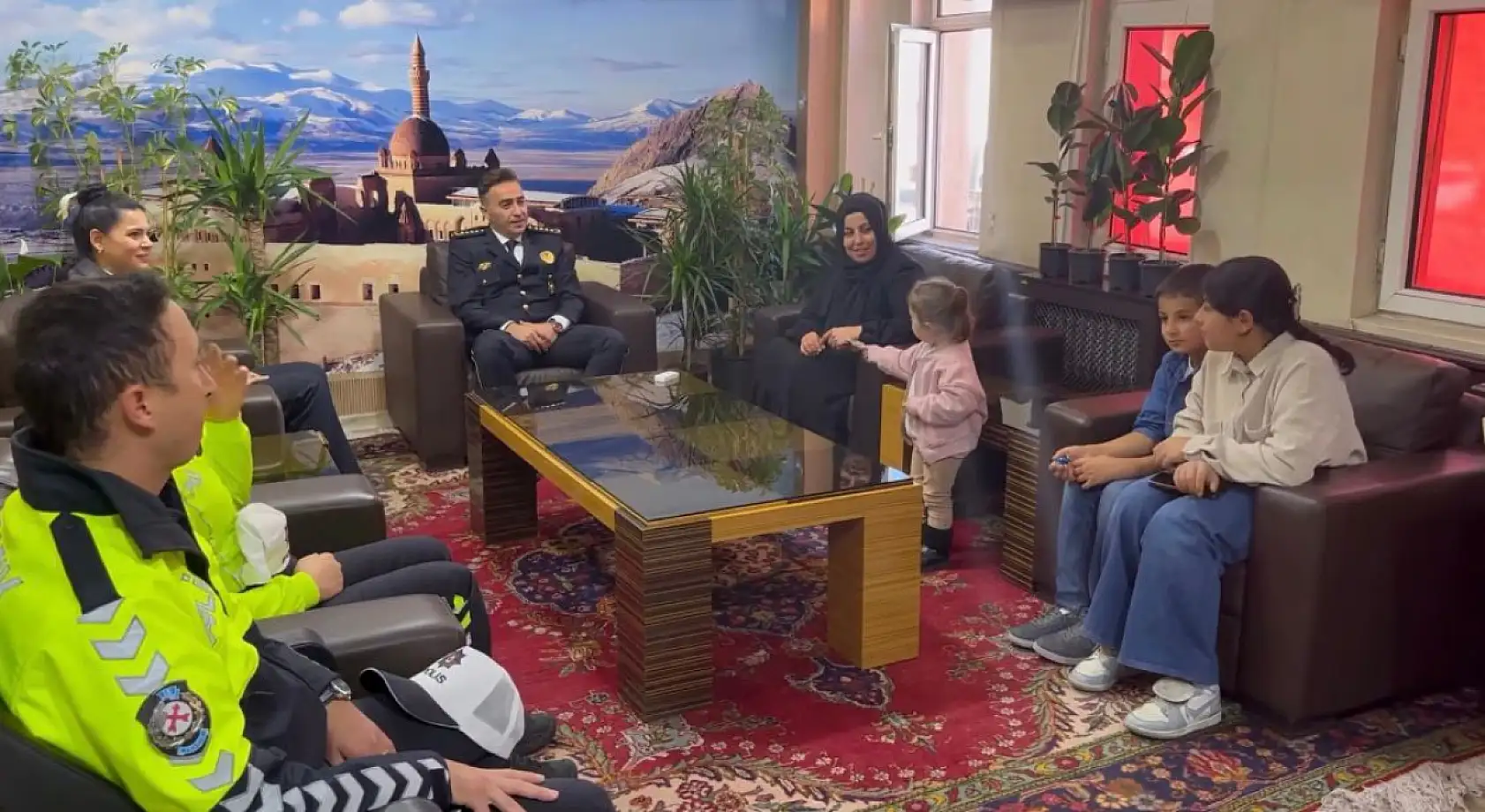 Ağrı'da Küçük Asmin'in duygulandıran Atatürk sevgisi