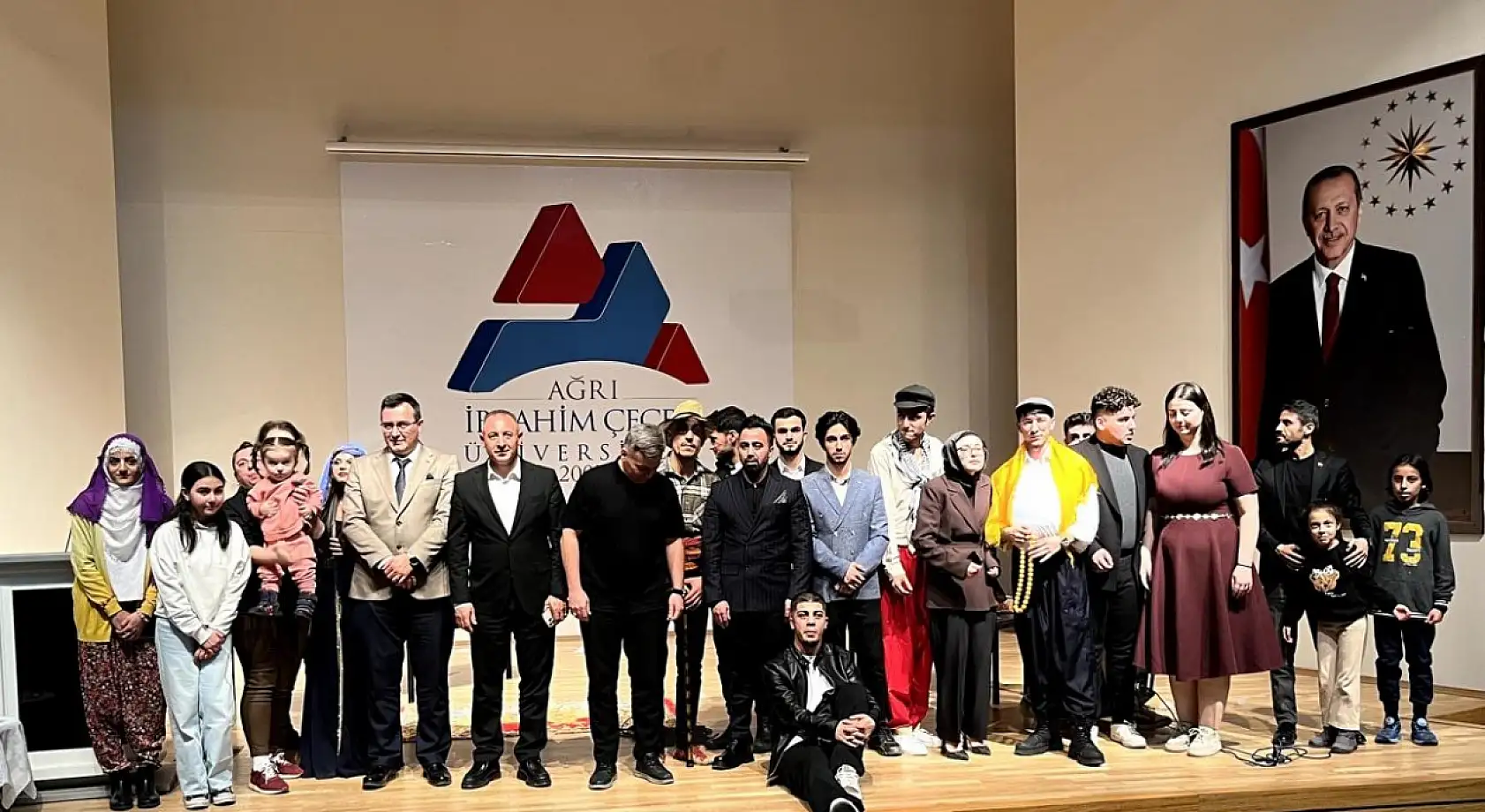 Ağrı'da üniversite öğrencileri sanatı sosyal sorumlulukla buluşturdu