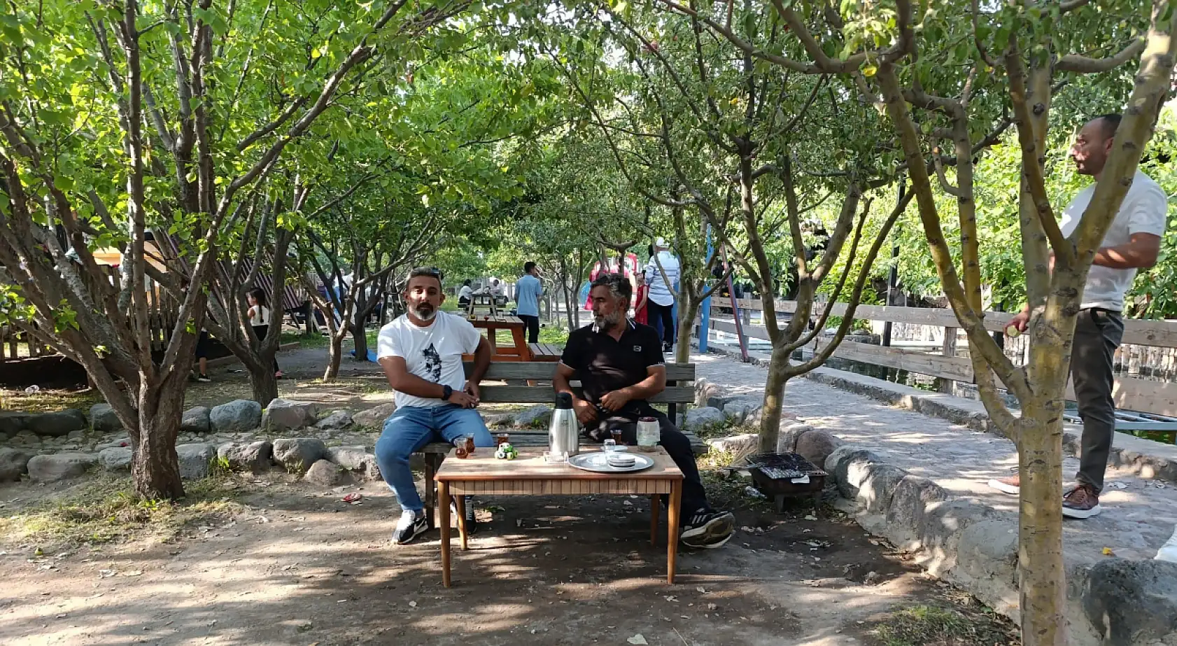 Ağrı'da çöl sıcağında vahayı bulmuş gibi serinliyorlar