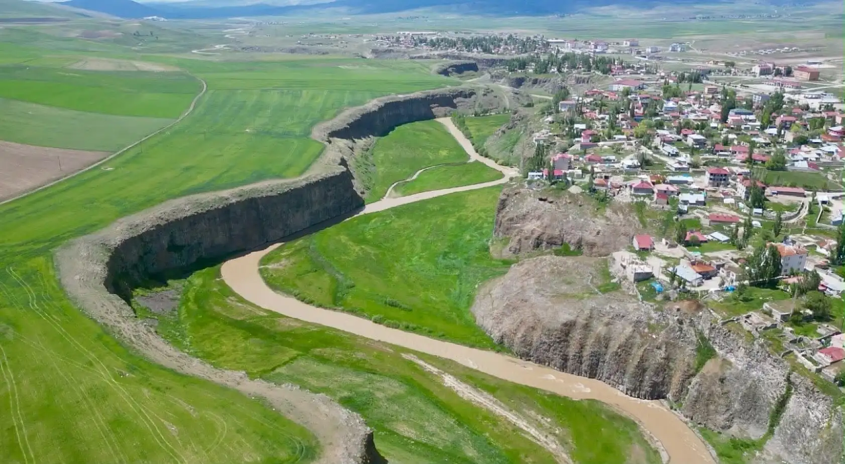Doğu'nun Ihlara Vadisi'nin güzelliği dronla görüntülendi