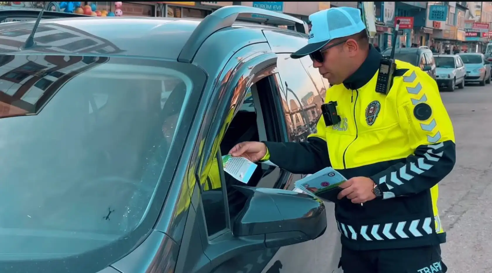 Ağrı'da trafik düzeni için polis sahada: Eski Van Caddesi'nde önemli düzenleme