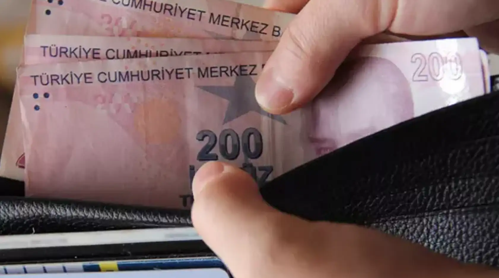 Emeklilere Çifte Zam Umudu: SGK Uzmanından Refah Payı ve Ek Zam Açıklaması