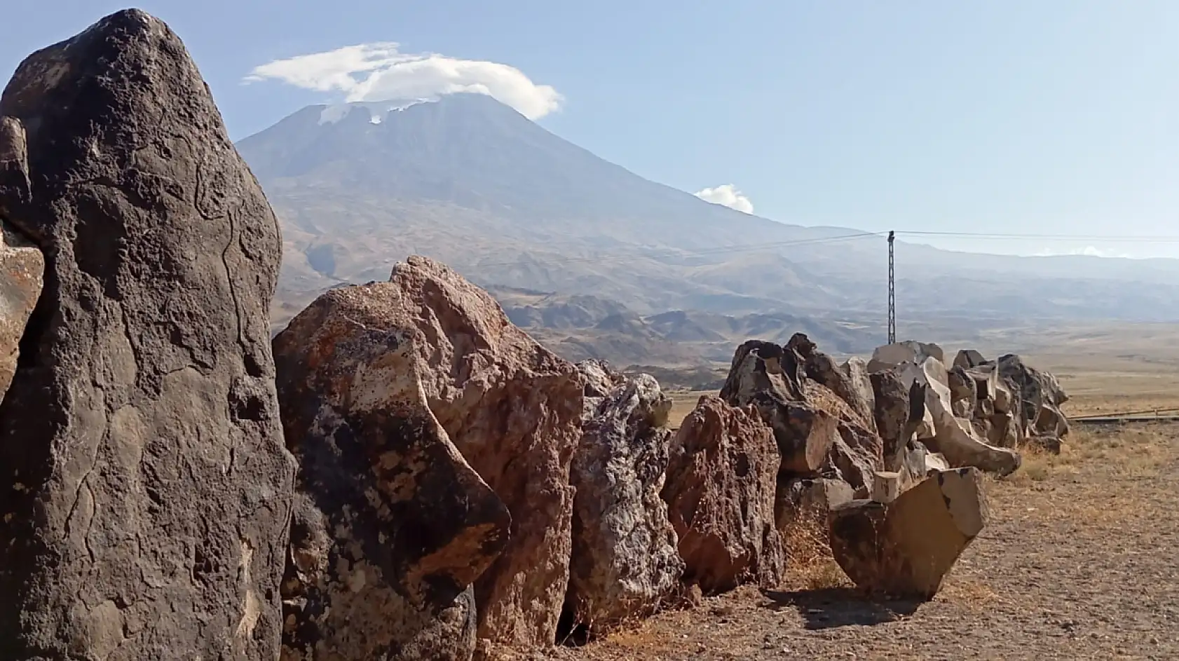 Zirvede ilgi çeken manzara: Ağrı Dağı 'şapka' taktı