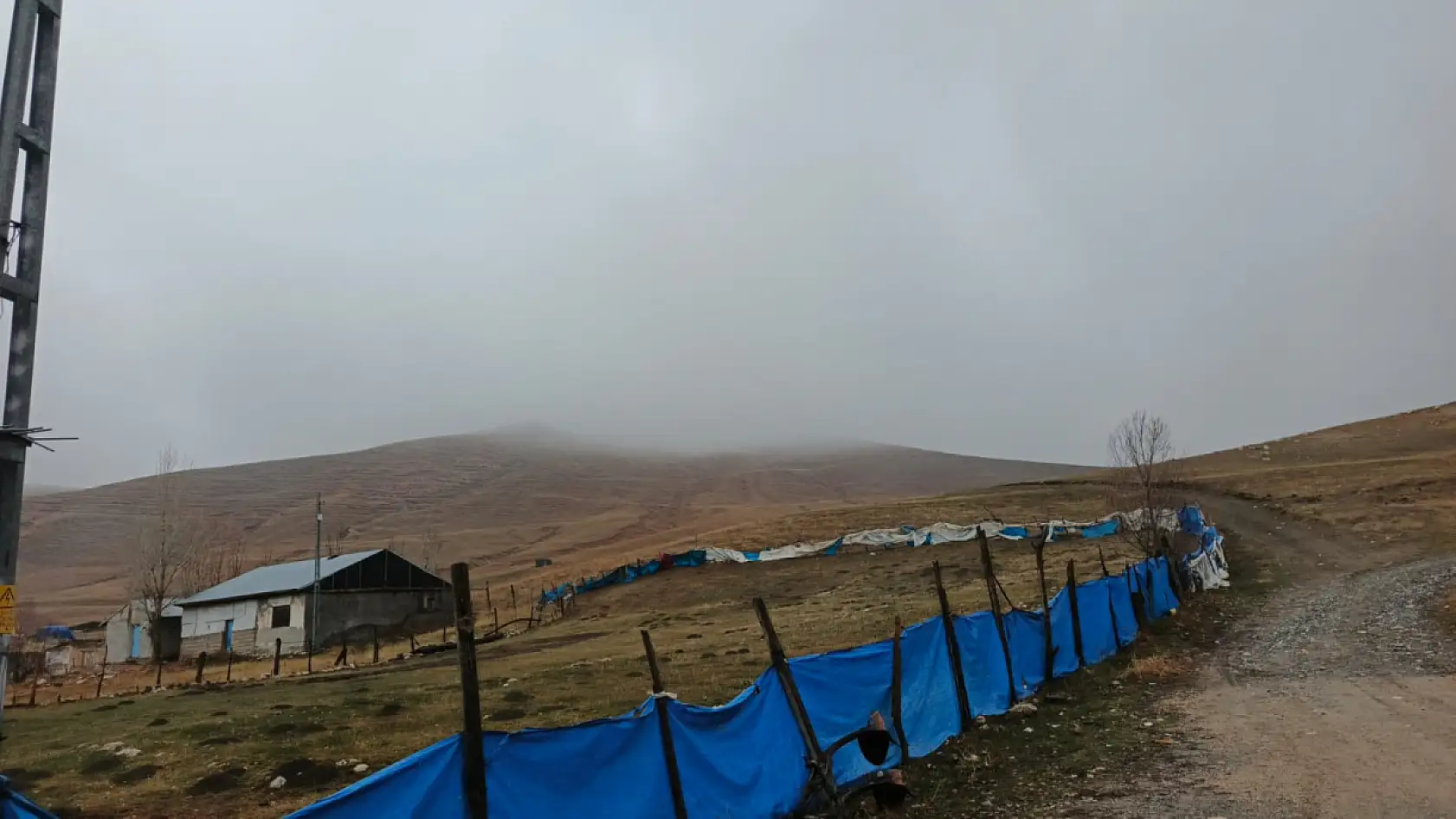 Dede Maksut Köyü'nde kar beklenirken sis bastı