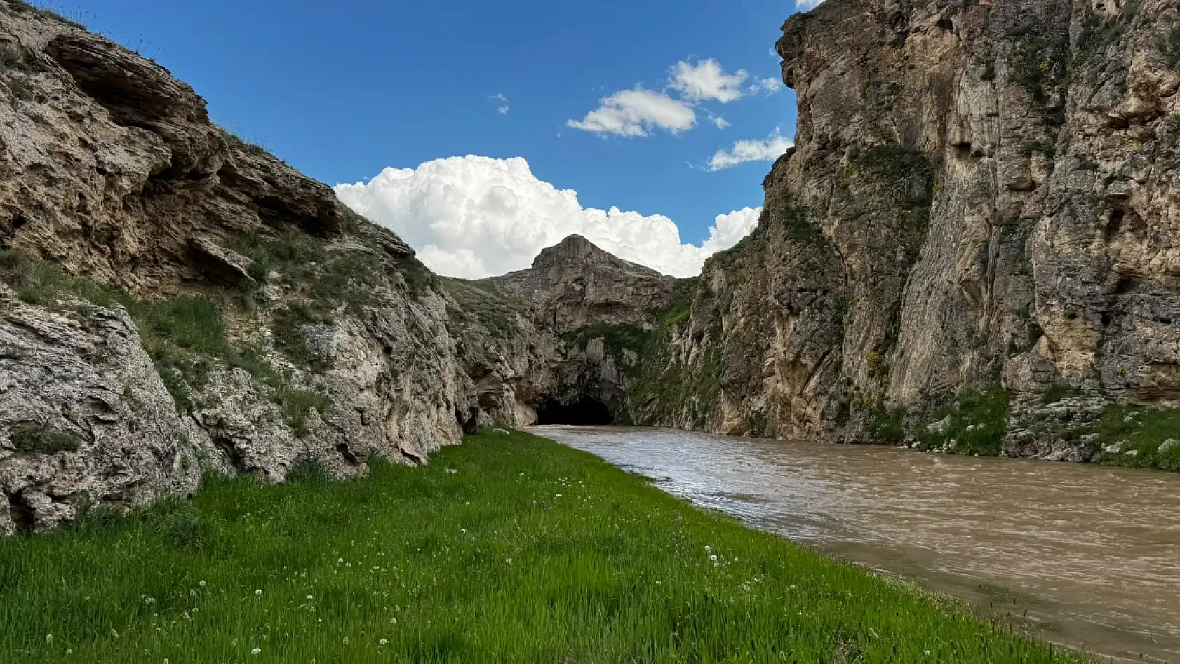 Doğu'nun Ihlara Vadisi'nin güzelliği dronla görüntülendi