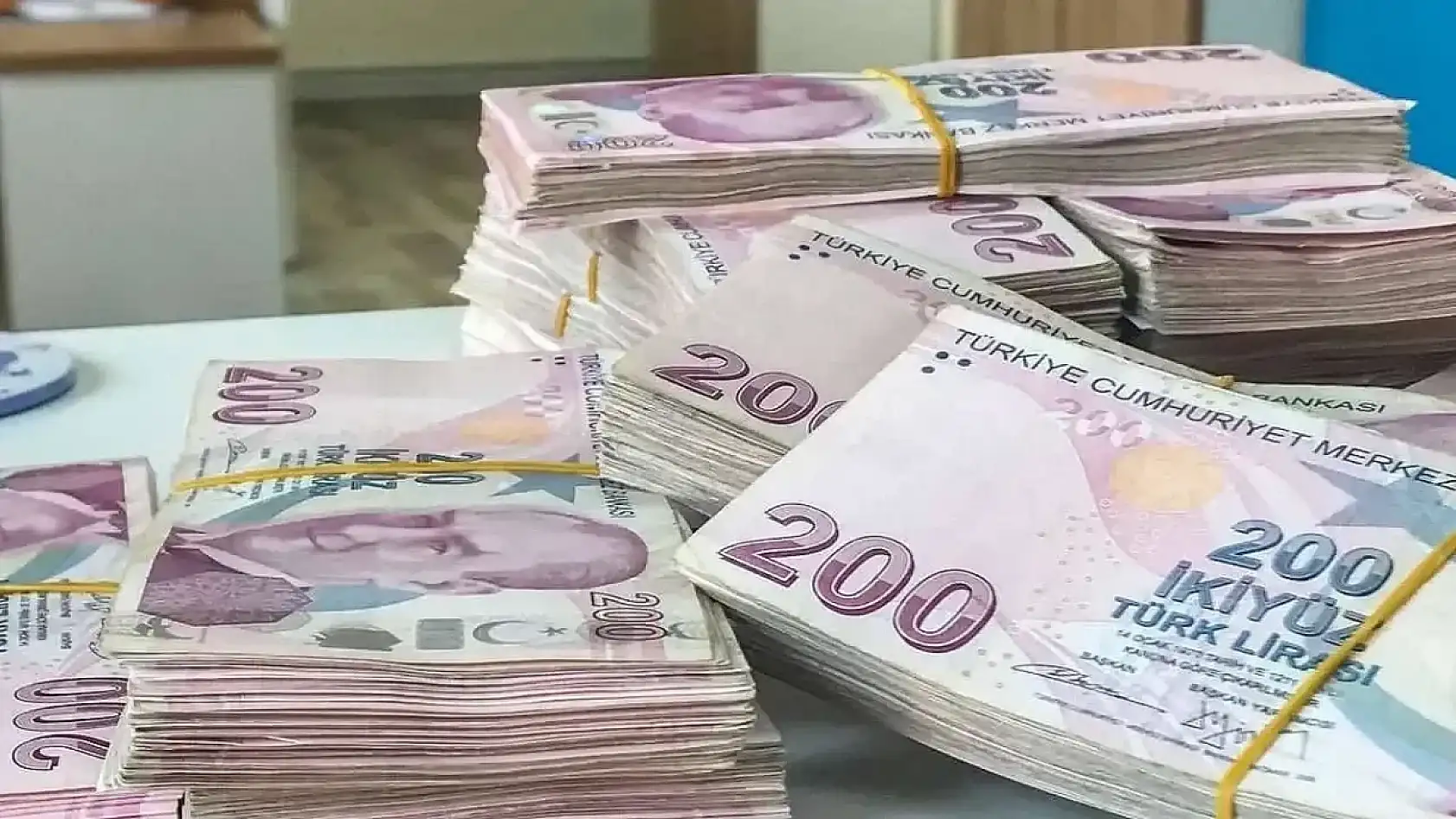 Emekliye 30 Bin TL'lik Dev Promosyon! Bankalar Yarışa Girdi