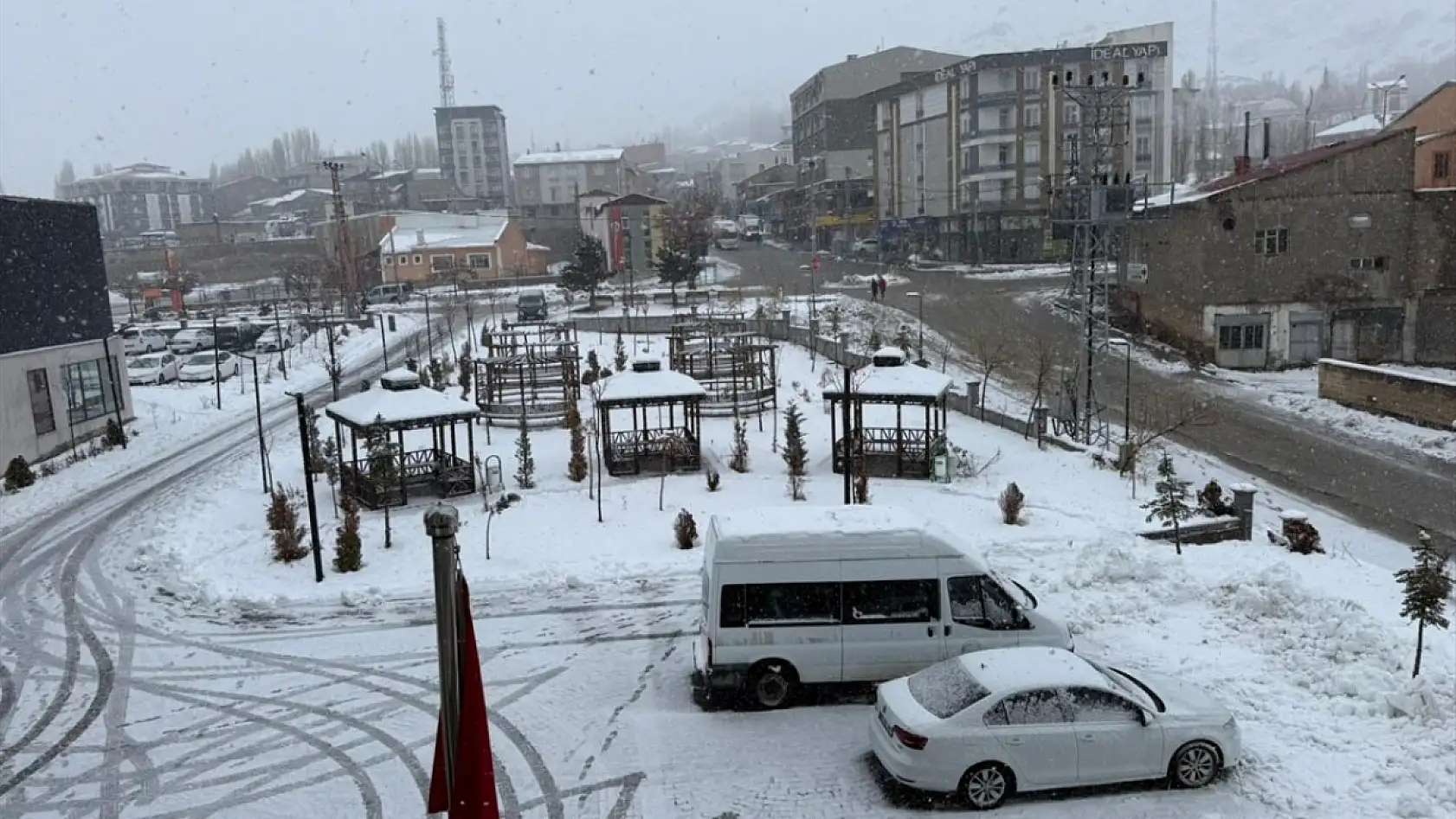 Van ve Bitlis'te kar yağışı etkili oldu