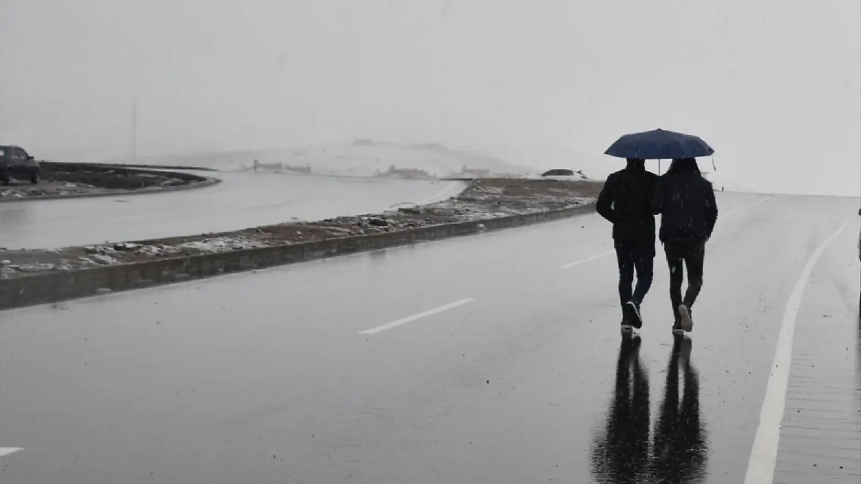 Van ve Bitlis'te kar yağışı etkili oldu