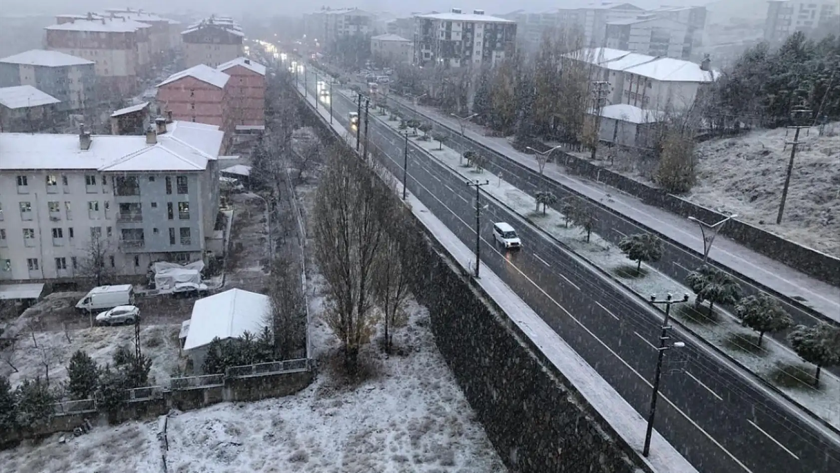 Van ve Bitlis'te kar yağışı etkili oldu
