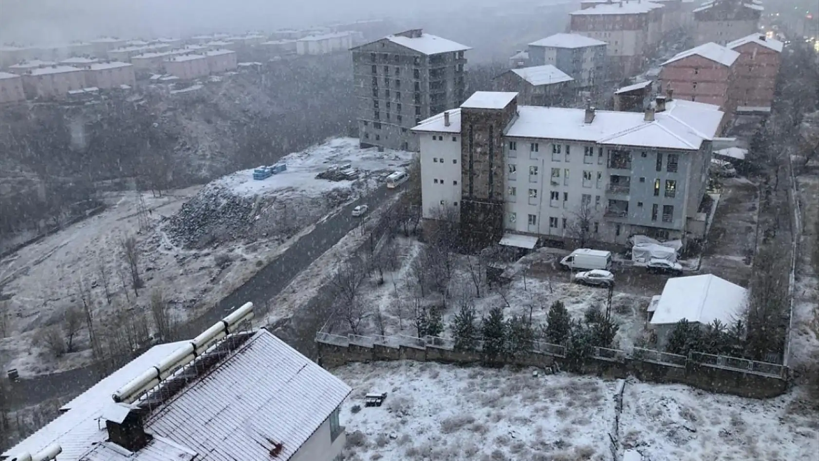 Van ve Bitlis'te kar yağışı etkili oldu