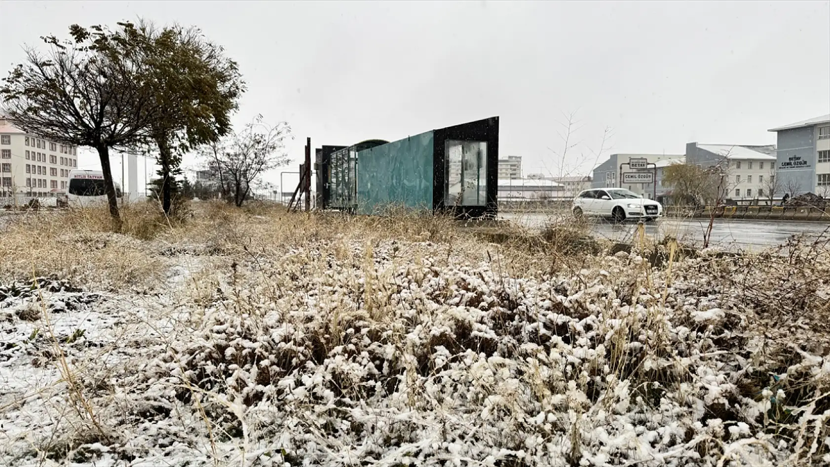 Van ve Bitlis'te kar yağışı etkili oldu