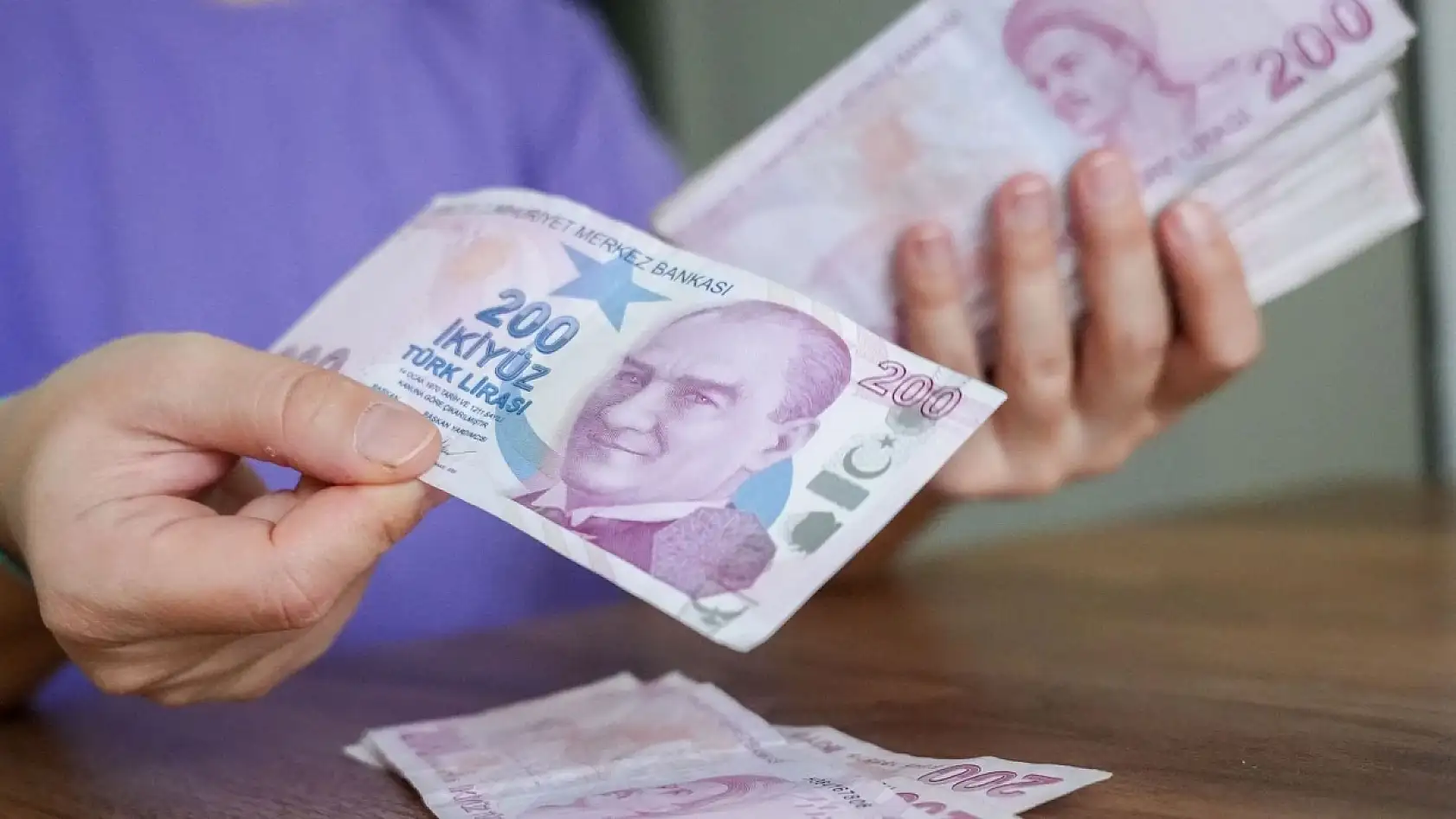 Evde Bakım Yardımı arttı! Zamlı ödemeler hesaplara yatıyor
